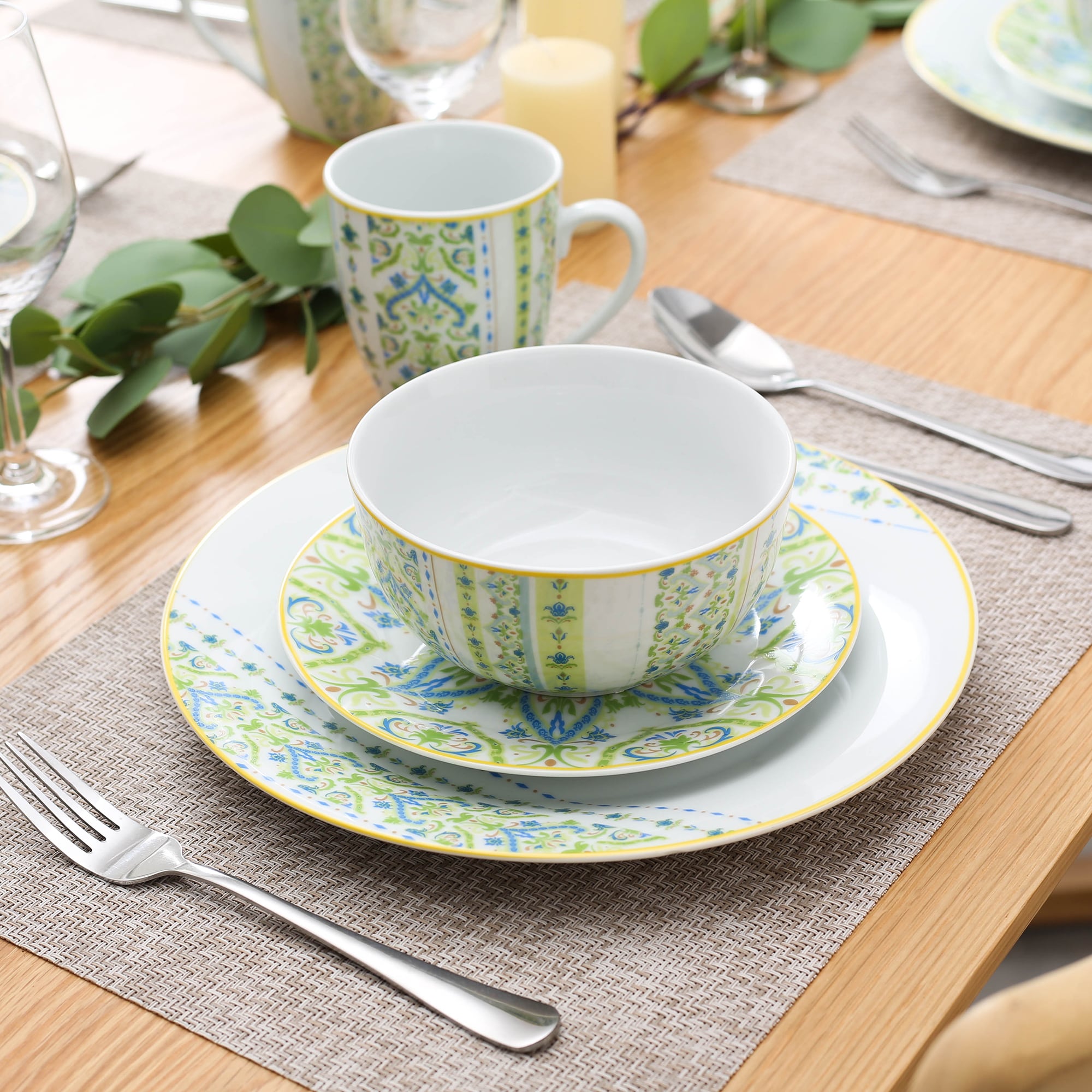 CASAINC 16-Piece Green Porcelain Dinnerware in the Dinnerware ...