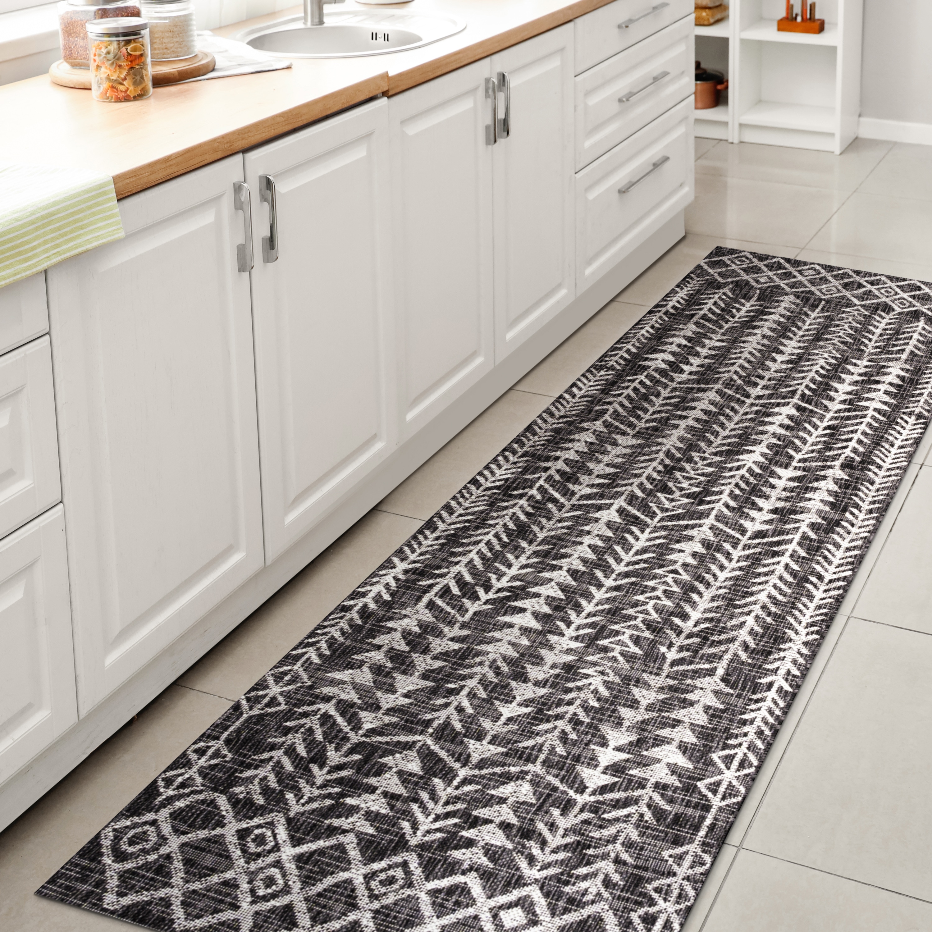 JONATHAN  Y SMB132E-210 Santa Monica Tokay 2 x 10 (ft) Loomed Polypropylene Black/Ivory Rectangular Indoor/Outdoor Trellis Bohemian/Eclectic Runner rug