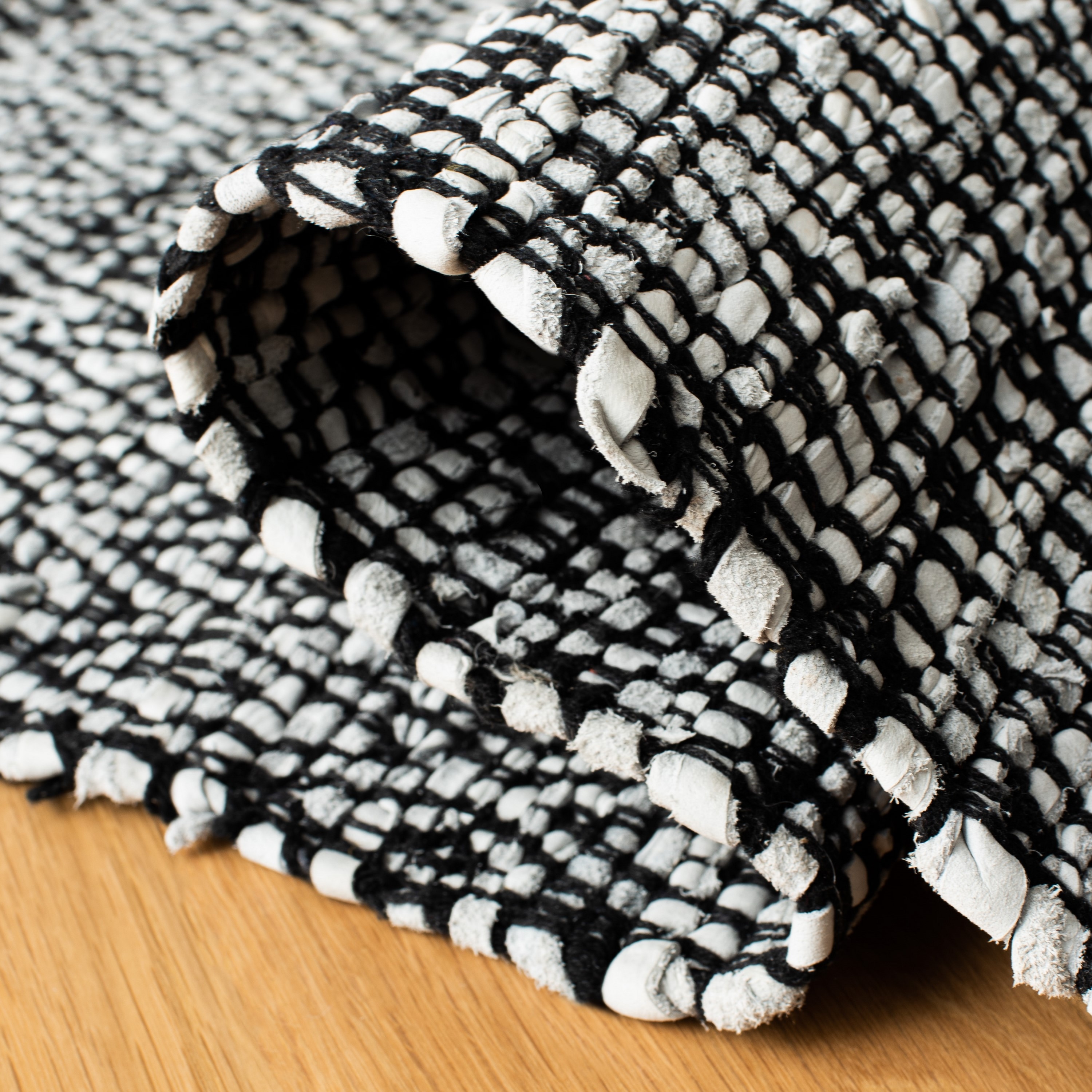 Safavieh VTL388C-6SQ rugs - View #5
