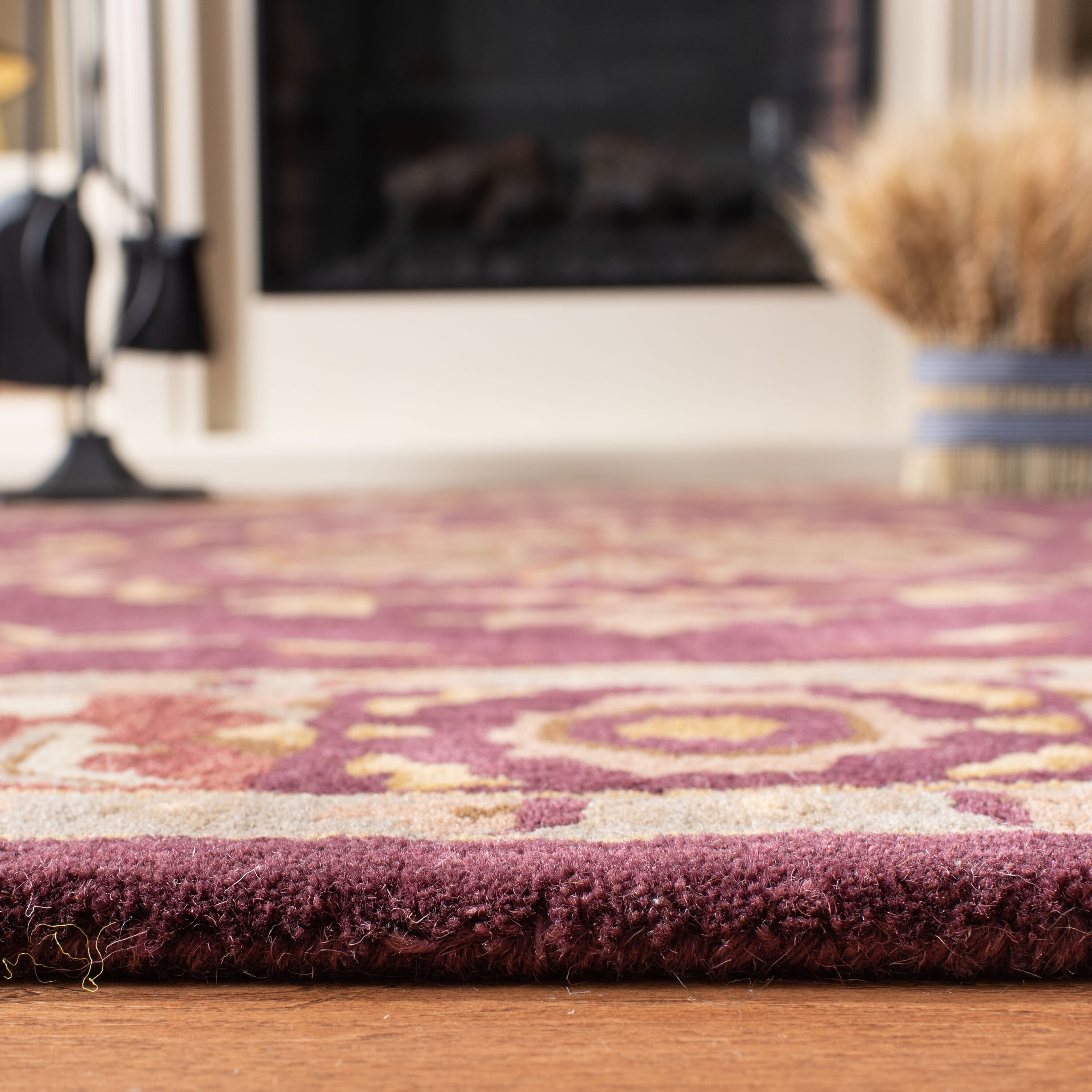 Safavieh EM459B-5 rugs - View #4