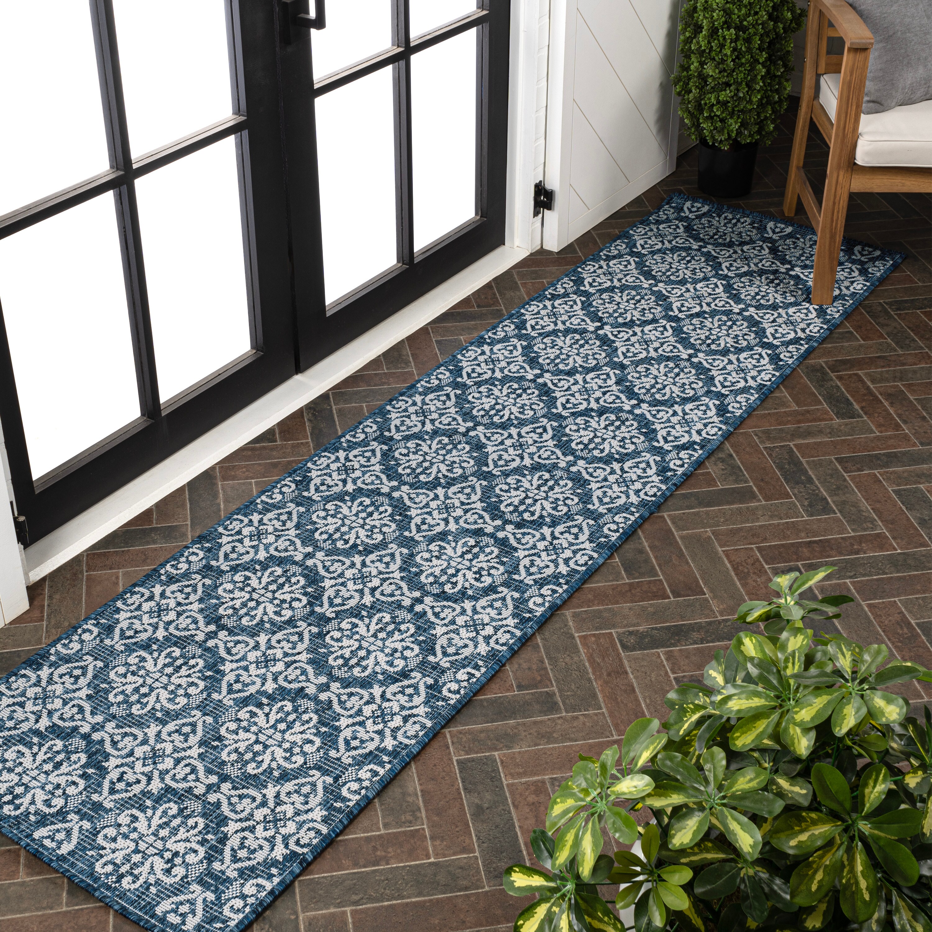 JONATHAN  Y TSN206A-28 TUSCAN SUN Amora Mediterranean Tile Design 2 x 8 (ft) Loomed Polypropylene Navy/Cream Rectangular Indoor/Outdoor Floral/Botanical Farmhouse/Cottage Runner rug