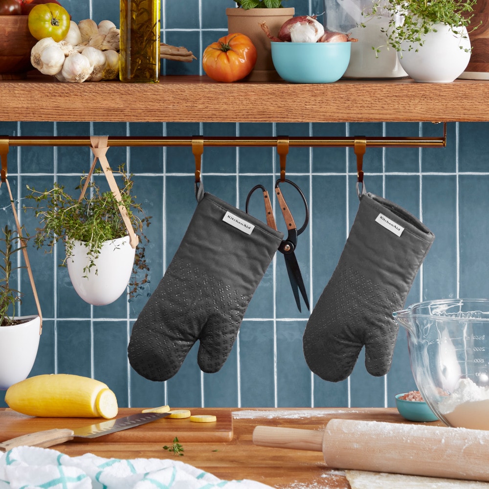 KitchenAid 2-Pack Cotton Solid Oven Mitt Set in the Kitchen Towels  department at