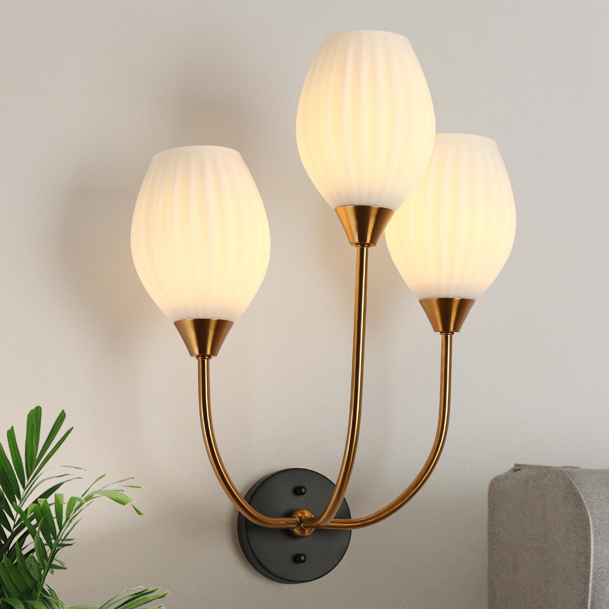 LNC LIFZ2QV5158F9C GriseldaFenwick 15.3-in W 3 -Light Polished Gold Wall Sconce