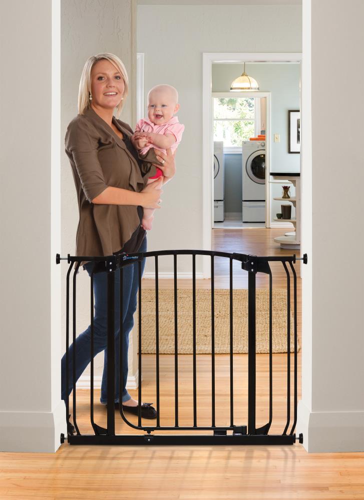 Dreambaby Chelsea Auto-Close 39-in x 29.5-in Black Metal Safety Gate at ...