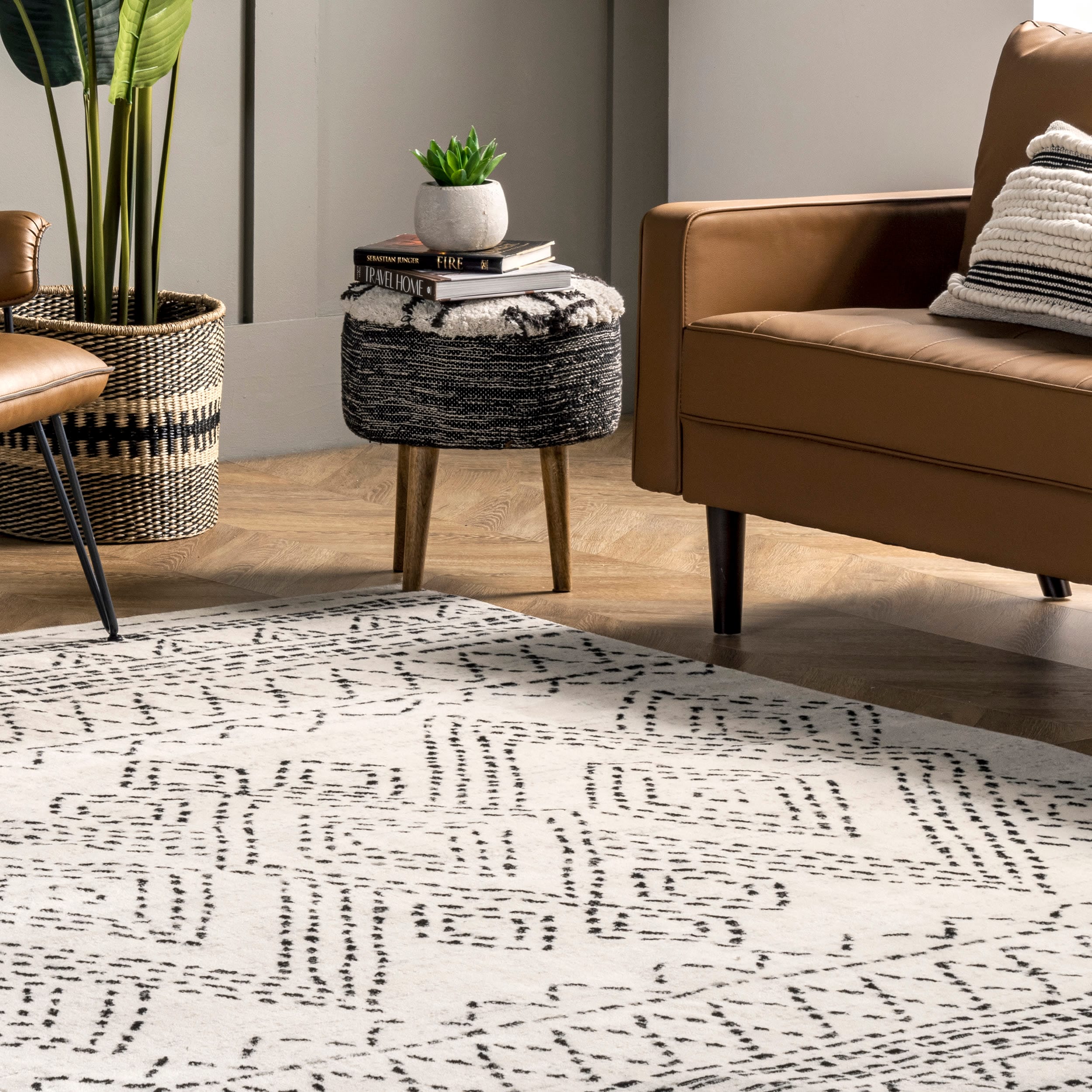 Olivia Moroccan 4' x 6' Black and White Synthetic Area Rug