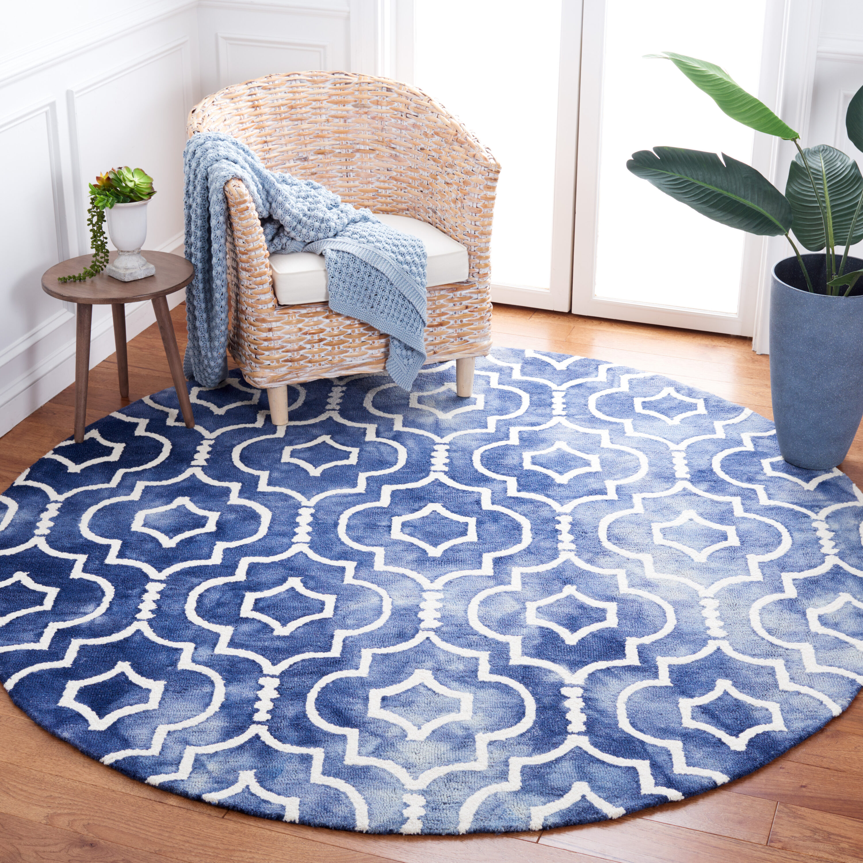  Dip Dye 538 Navy/Ivory Contemporary 7ft x 7ft Round Rug