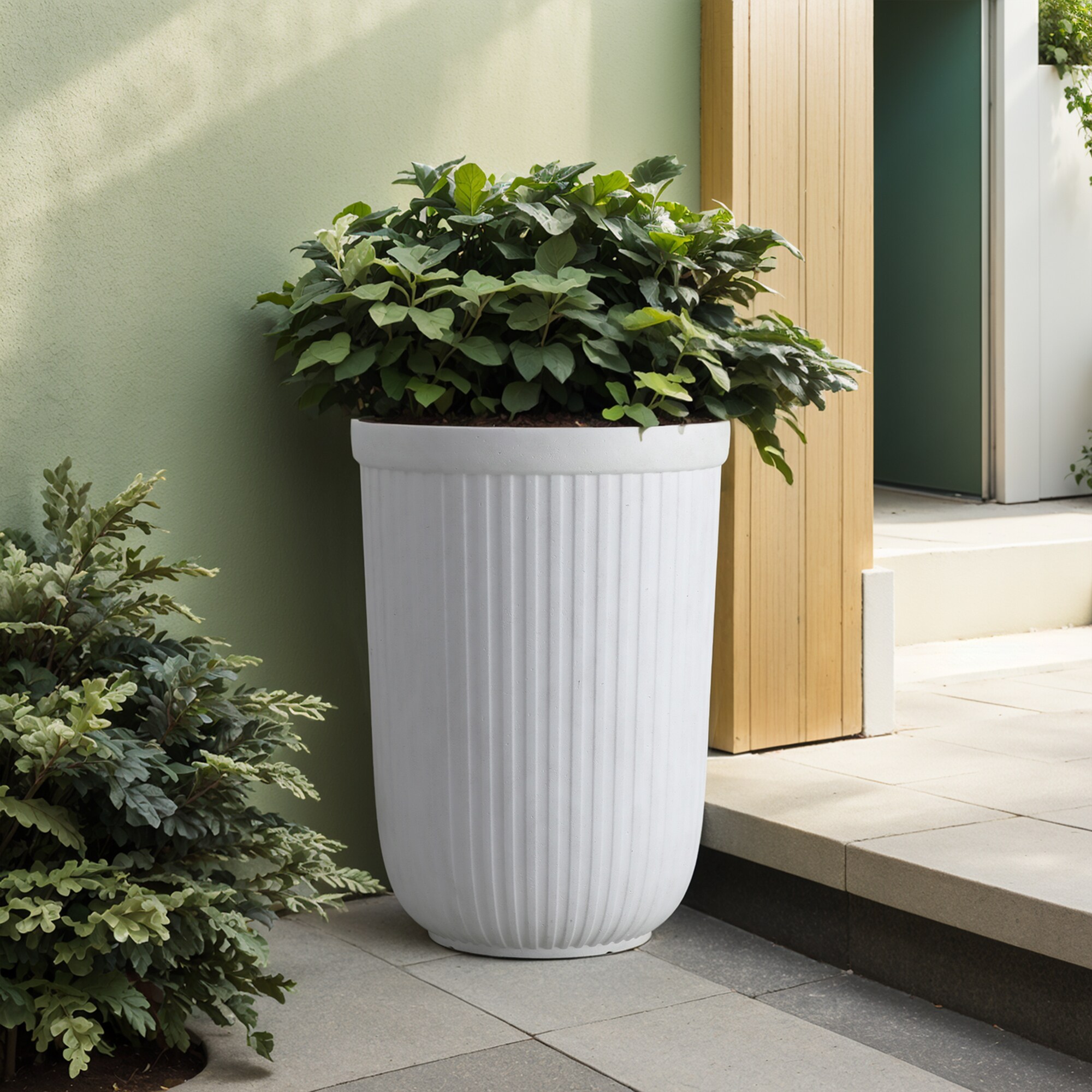 Origin 21 Round 14.8-in W Large White Recycled plastic Contemporary/Modern Indoor/Outdoor Planter with Drainage Holes