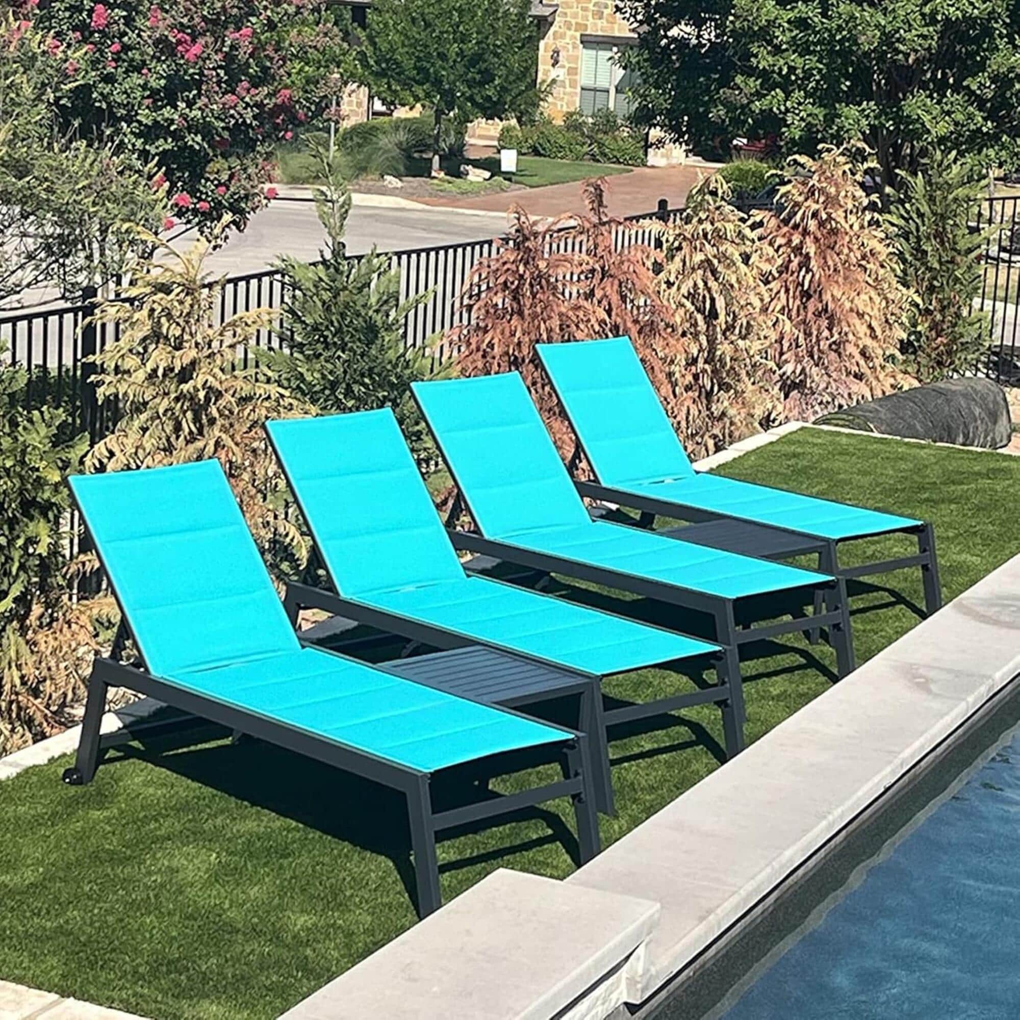 PURPLE LEAF Outdoor Chaise Lounge Set of 4 Aluminum Patio Lounge Chair with Wheels and Side Table Pool Chaise Lounge Chair for Outdoor Set of 4 4 chairs+ 2 tables Metal Frame Stationary Chaise Lounge Chair with Blue Woven Seat
