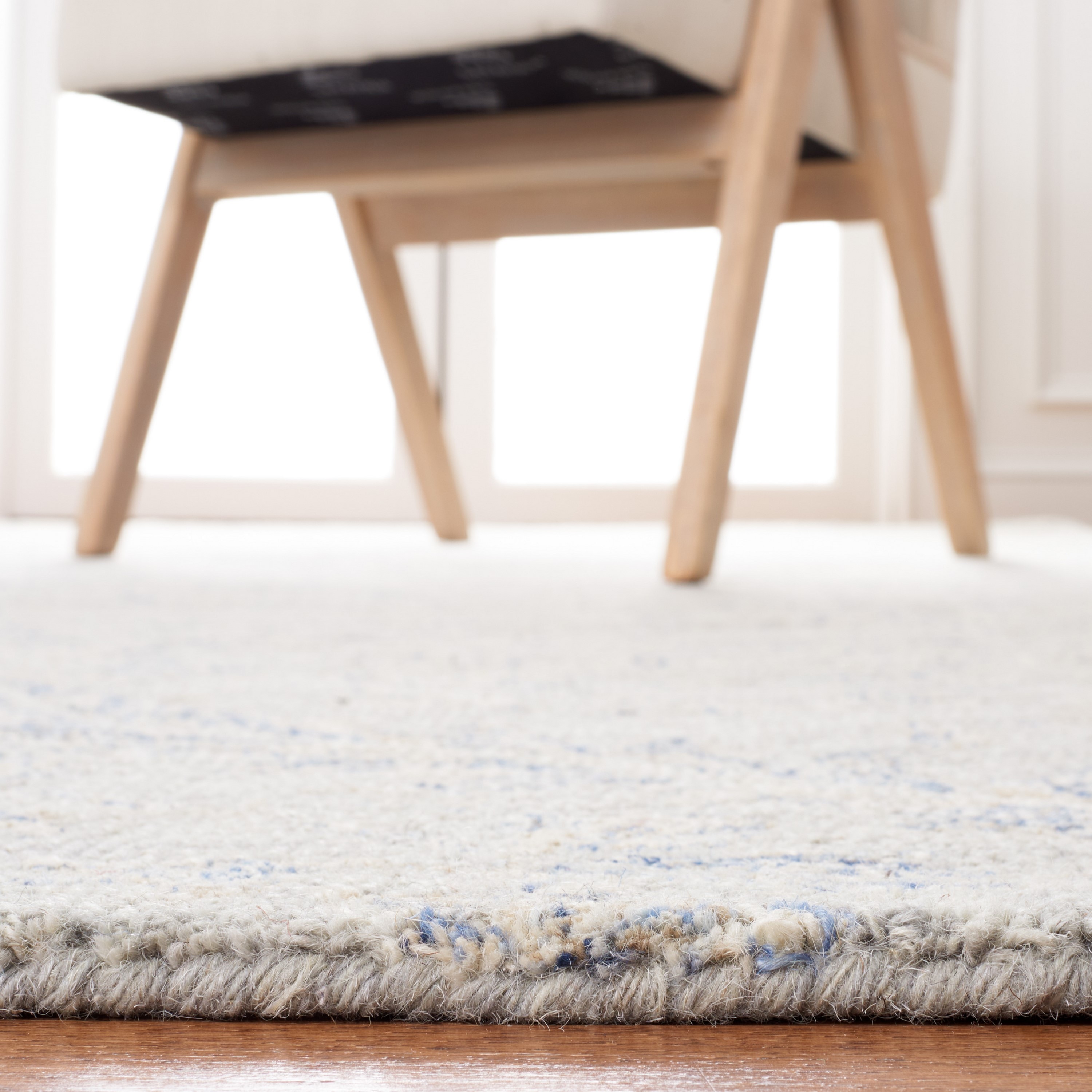Handmade Gray Wool Tufted Non-slip Rug, 27" x 7"