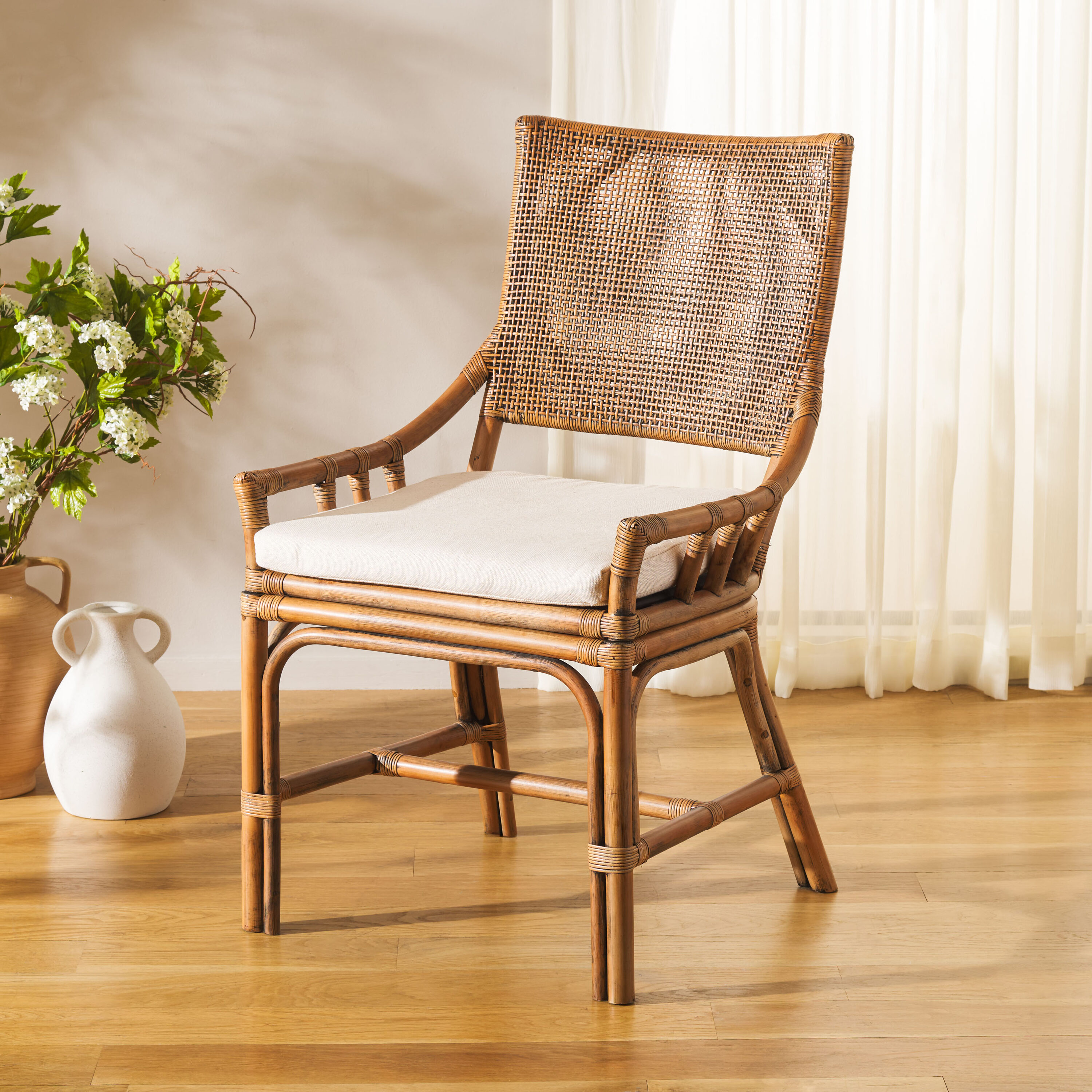 Safavieh  Donatella Arm Chair/Honey Weave/White Cushion