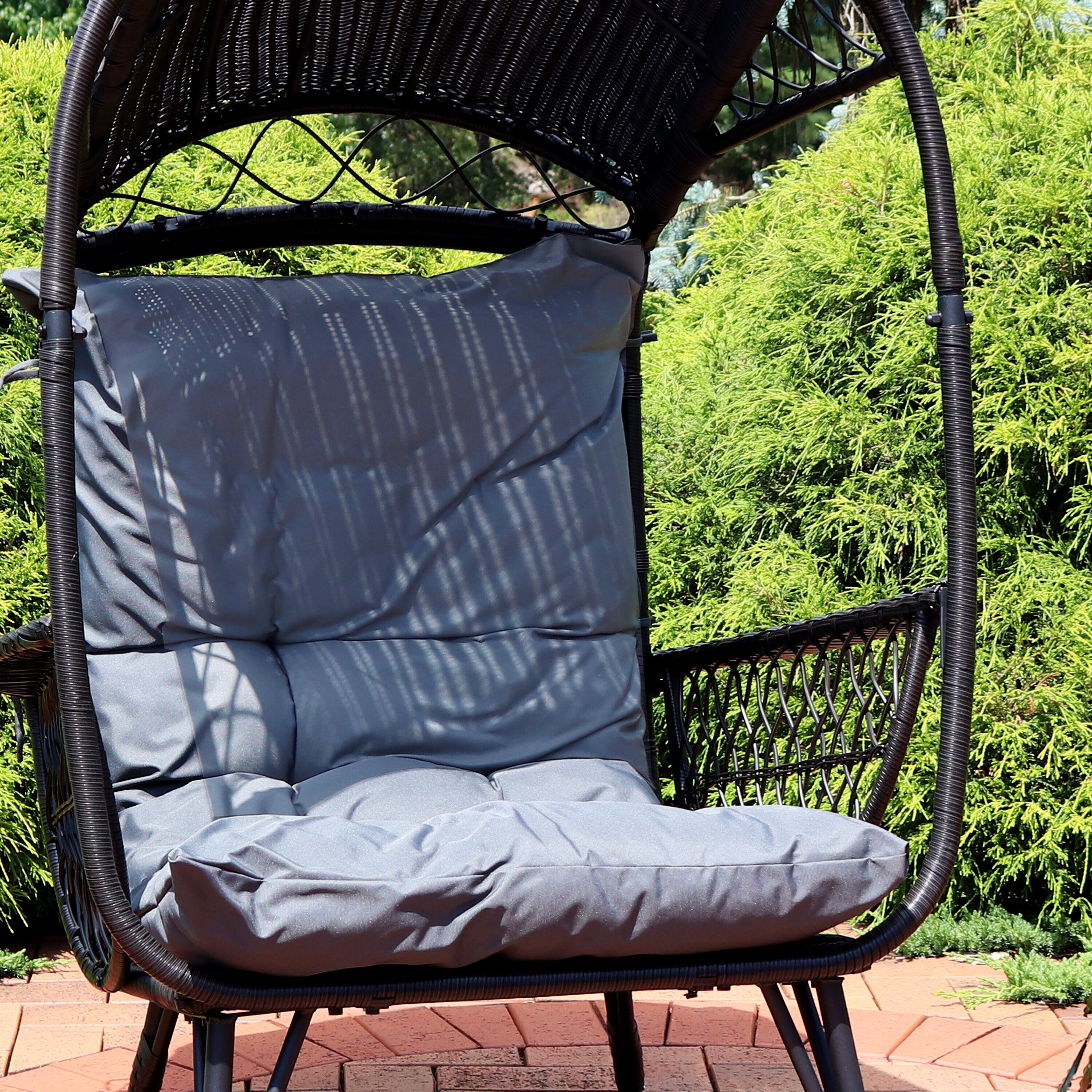 Sunnydaze Decor Traditional Tufted Gray Polyester Outdoor Cushion 