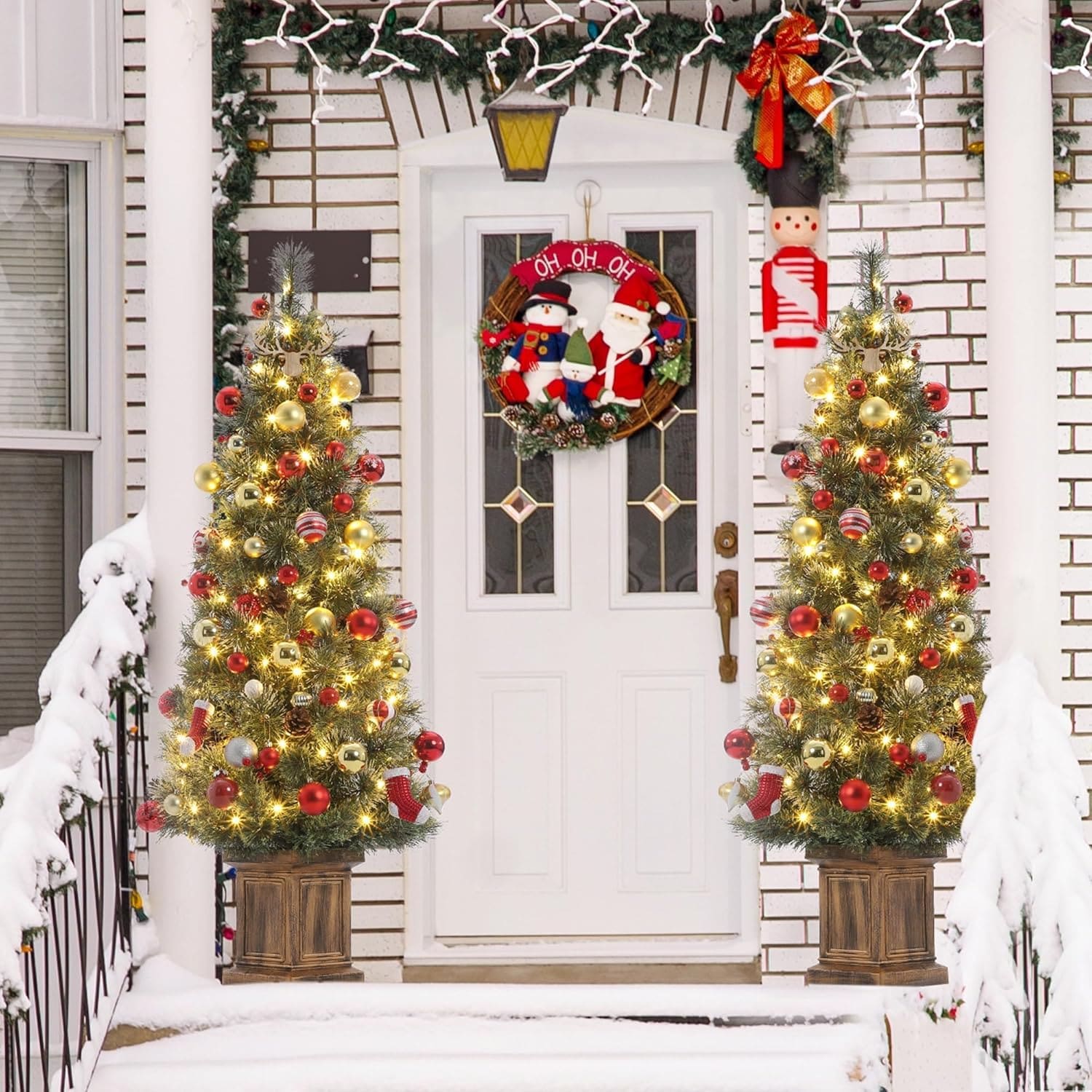 Der Rose 4.5FT B artificial pre-lit Christmas trees with large box bases 200 LED lights four red berries all-snow branch tips small Christmas trees with snow