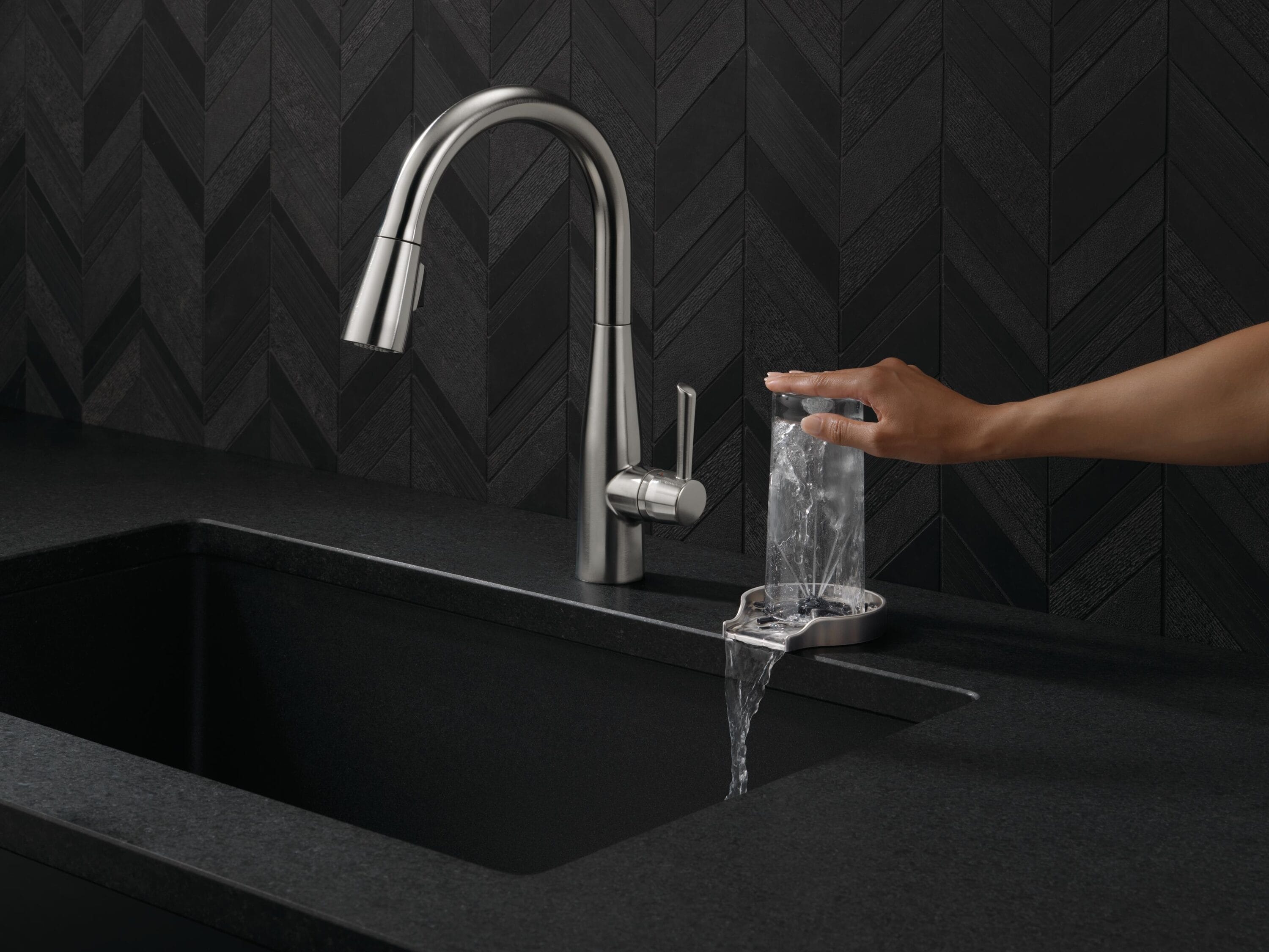 Delta Glass Rinser: Are Kitchen Sink Cup Washers Worth It? – Vevano