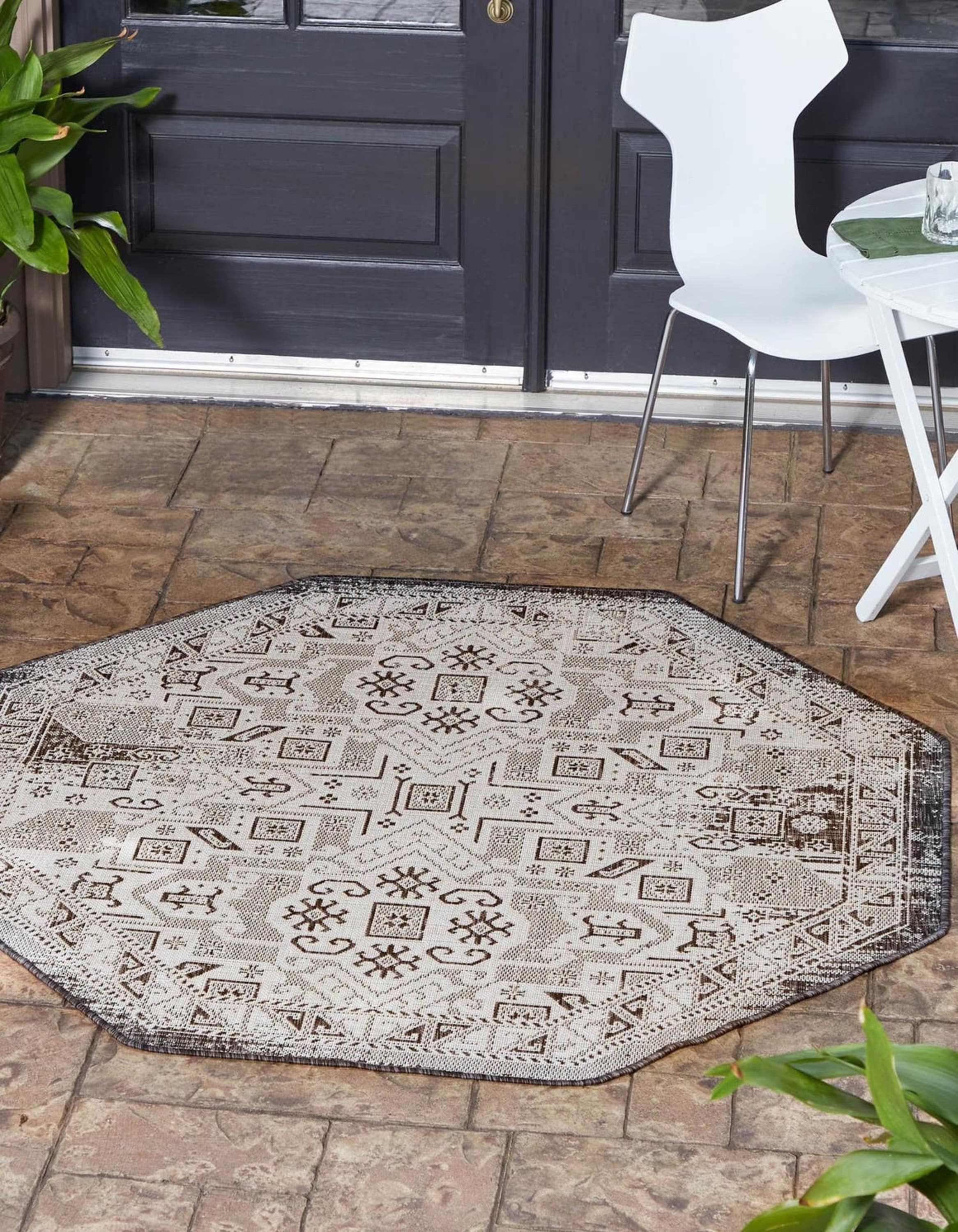 Unique Loom 3162389 Outdoor Aztec 5 x 5 (ft) Loomed Polypropylene Charcoal Gray Octagonal Indoor/Outdoor Border Area rug