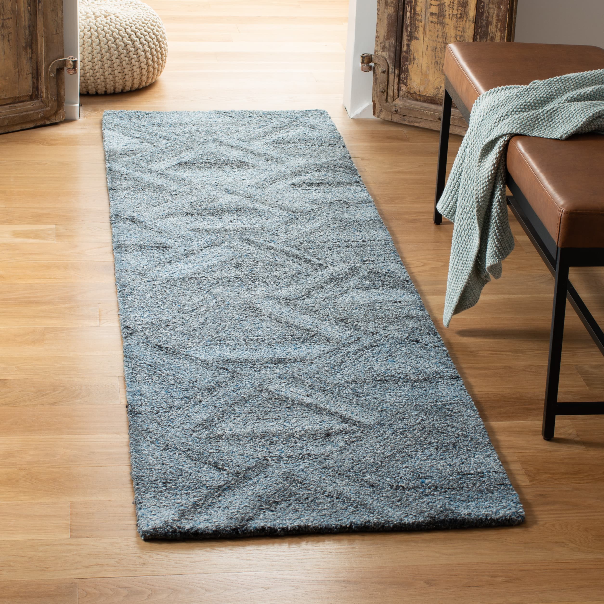 Safavieh ABT607M-28 Abstract Geo 2 x 8 (ft) Tufted Synthetic Blue/Black Rectangular Indoor Distressed/Overdyed Farmhouse/Cottage Runner rug