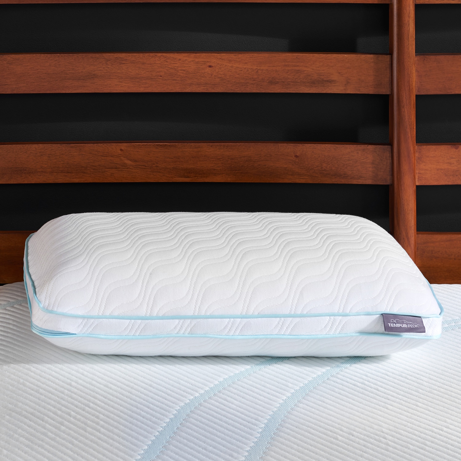 TEMPUR-PEDIC Standard/Queen Medium Memory Foam Bed Pillow in the Bed ...