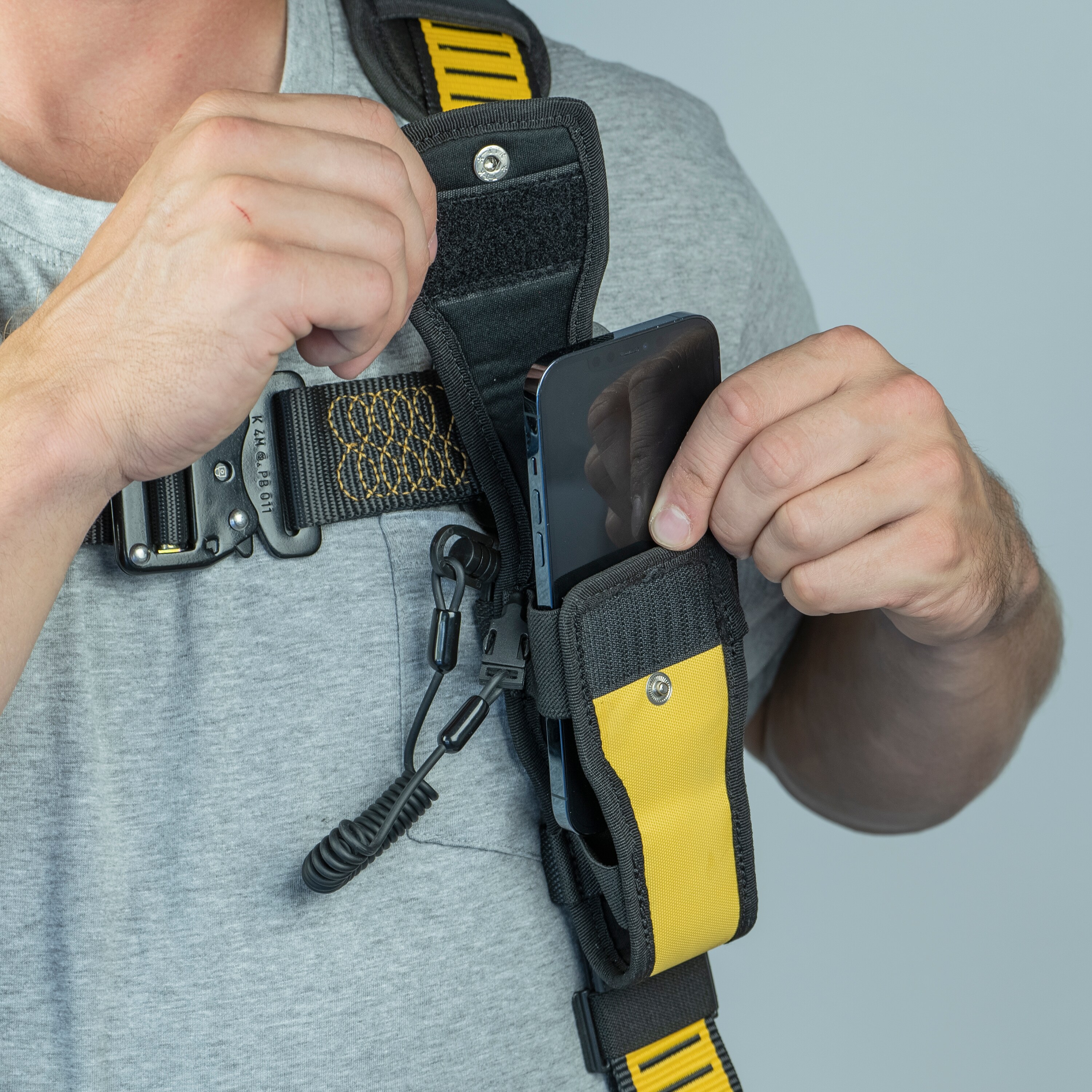 DEWALT DXDP610100 First-Aid-Kits-Safety-Accessories - View #3