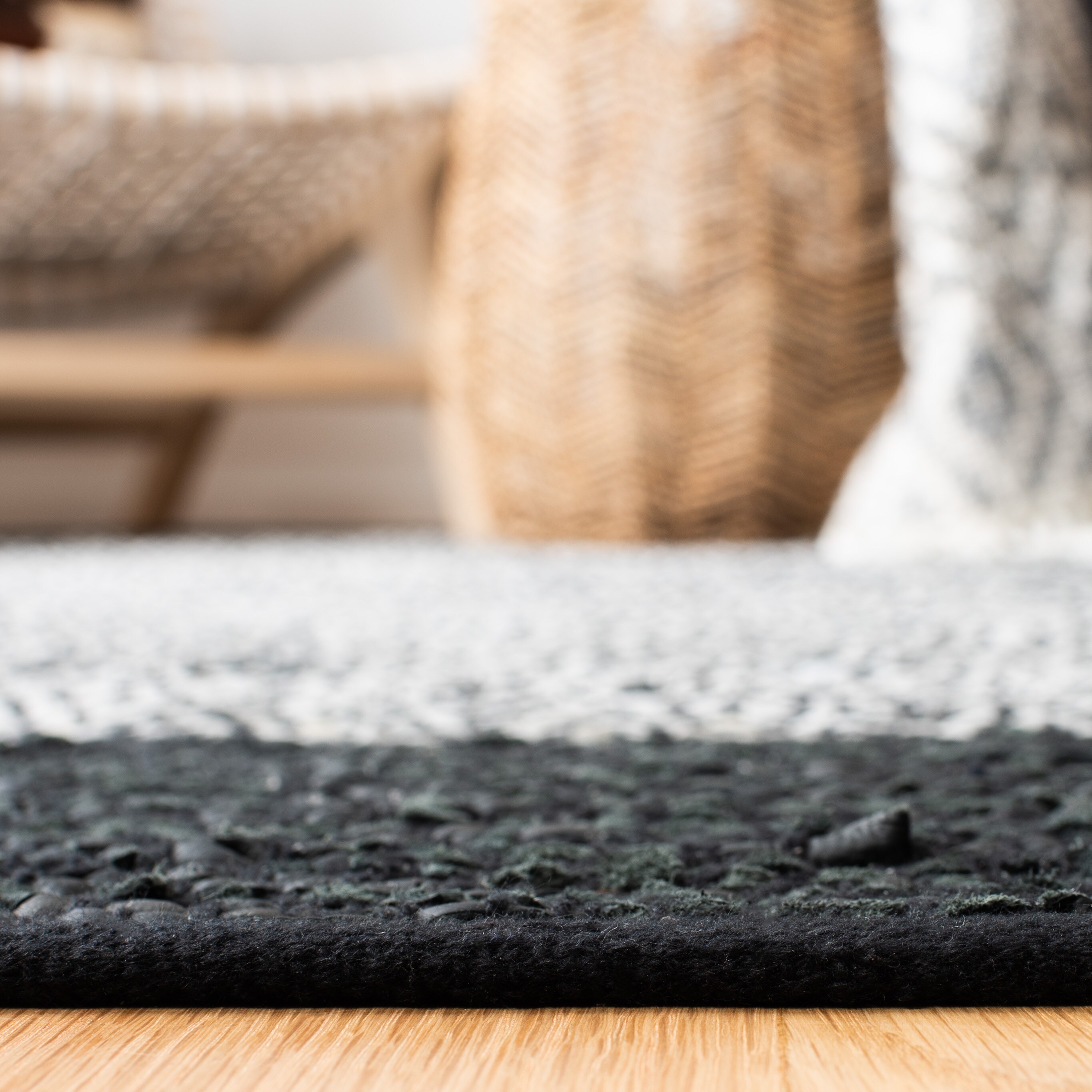 Safavieh VTL387C-6SQ rugs - View #4