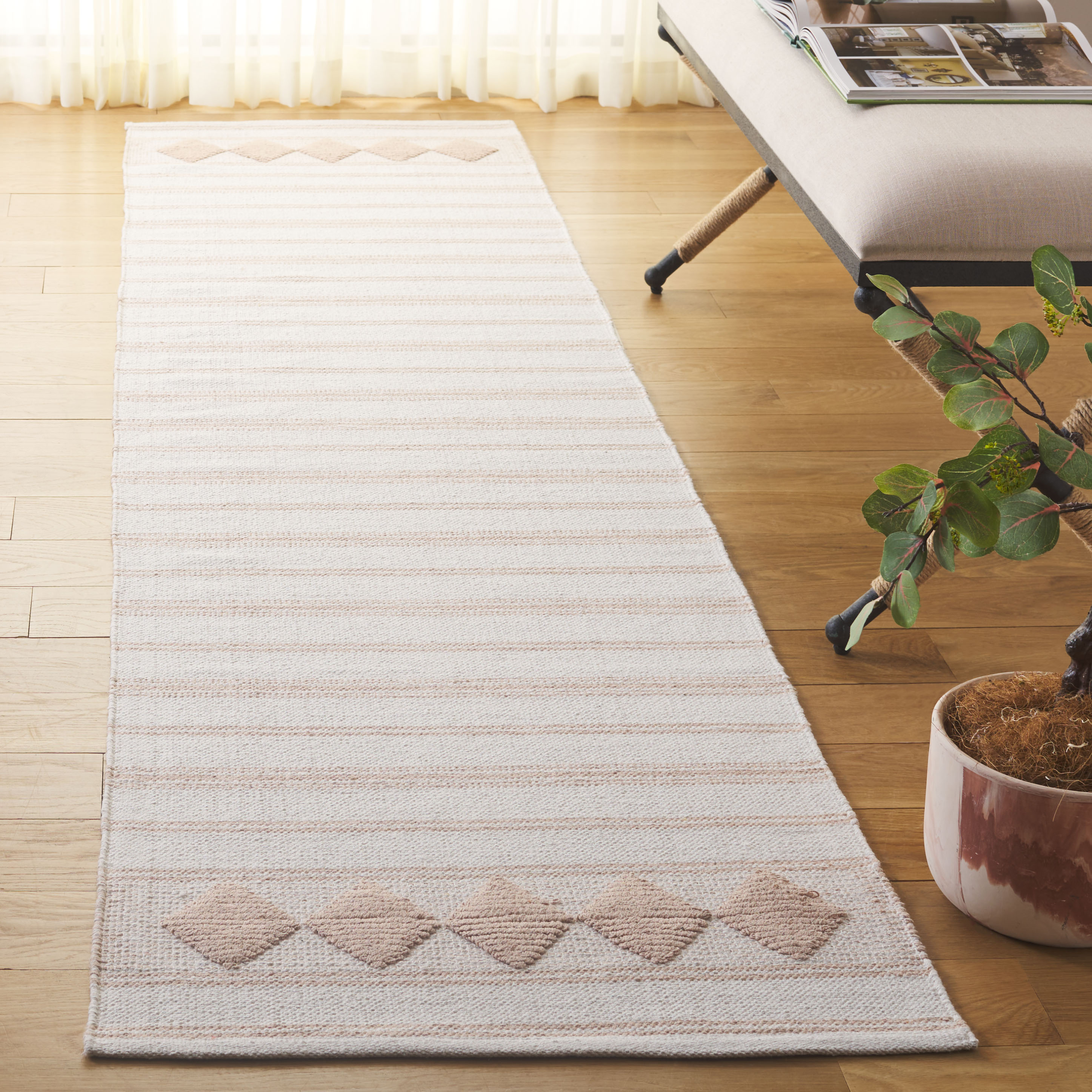  Montauk 708 Pink/Ivory Contemporary 2ft-3in x 9ft Runner Rug