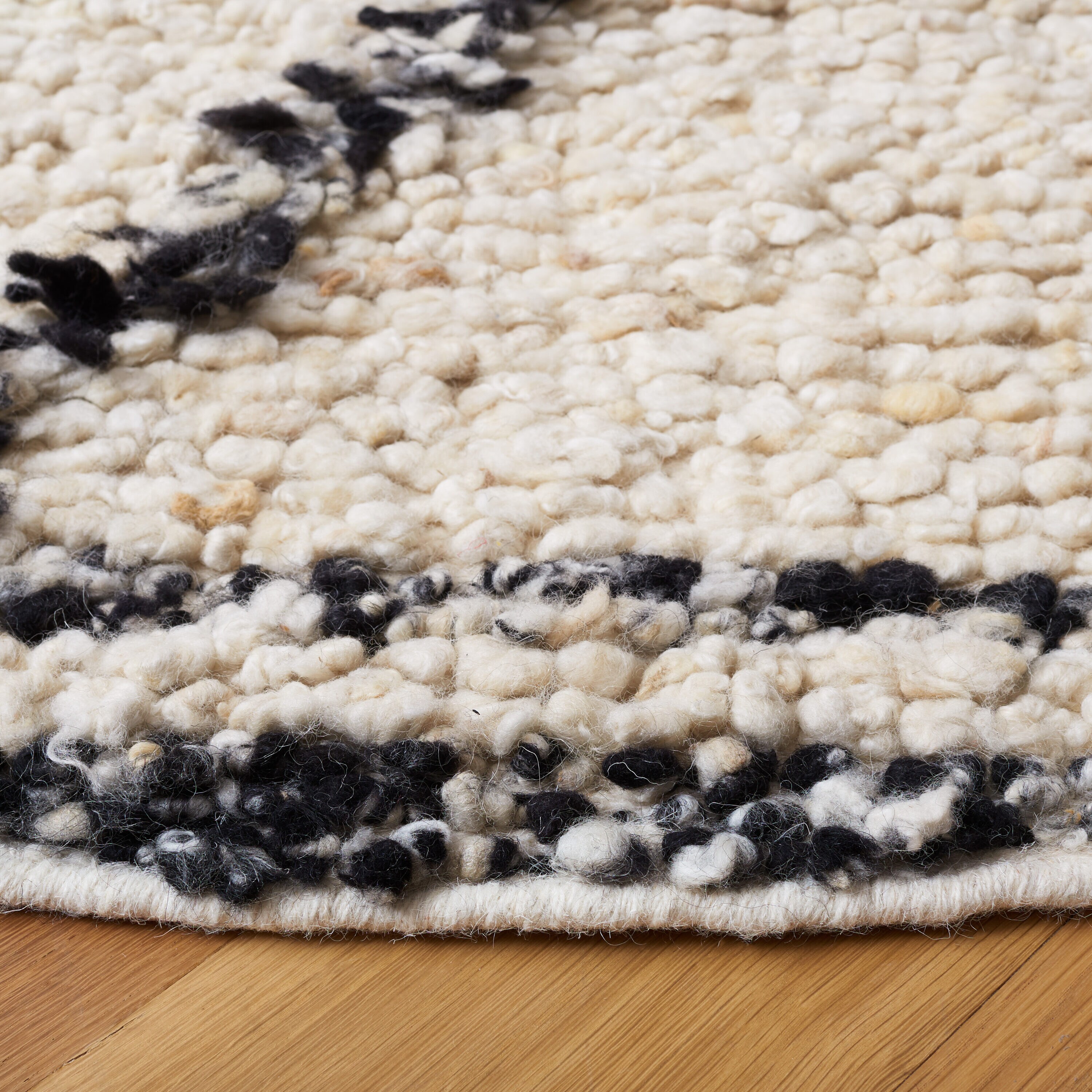 Safavieh MAN352A-6R rugs - View #3