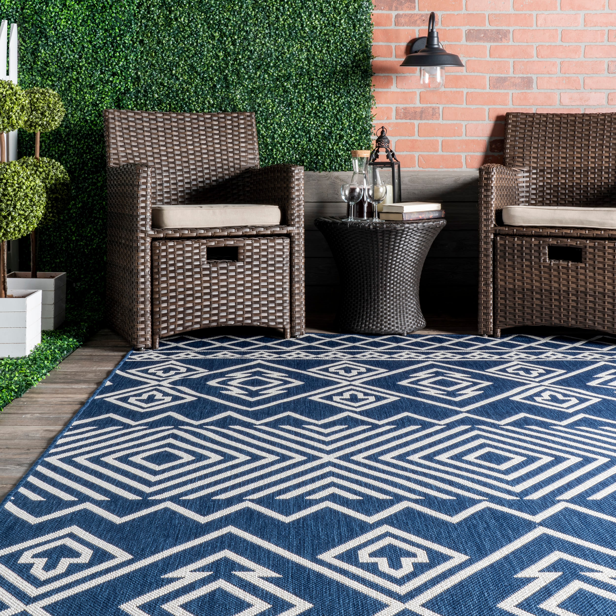 Reversible Aztec Blue Synthetic 4' x 6' Indoor/Outdoor Area Rug
