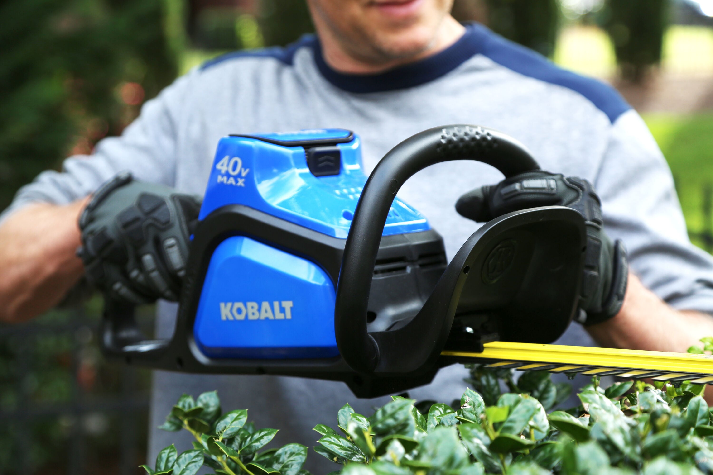 Kobalt 40-Volt 24-in Dual Cordless Electric Hedge Trimmer 2 Ah (Battery  Included and Charger Included) in the Cordless Electric …