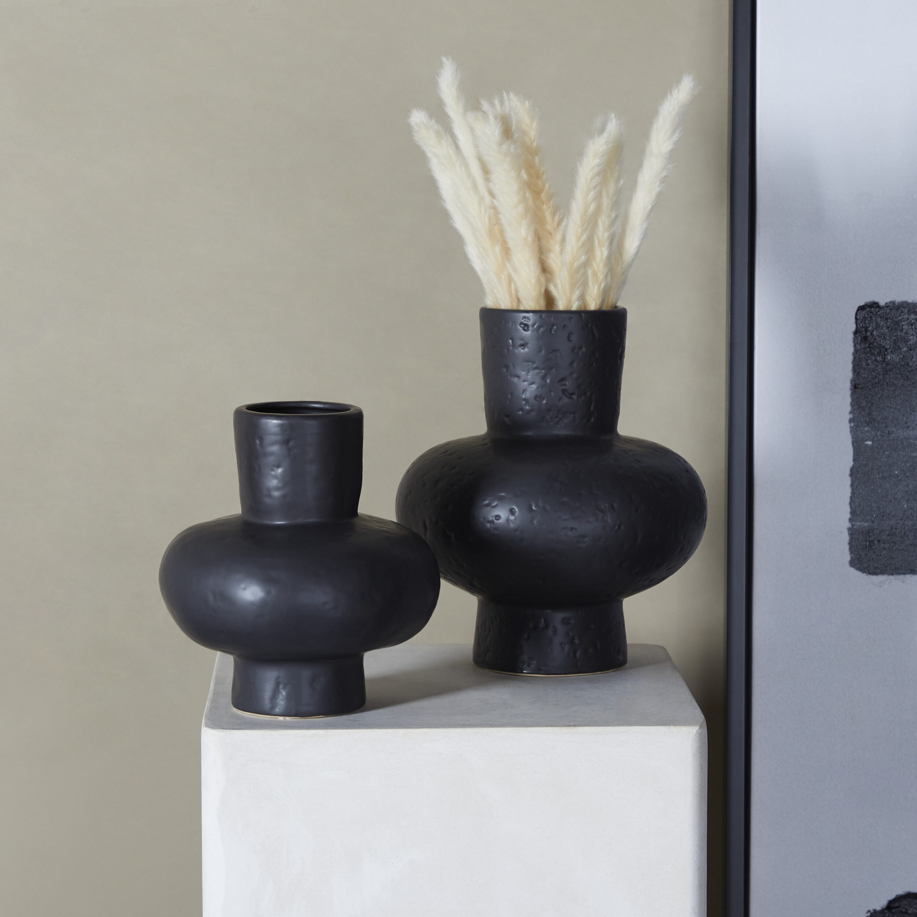 CosmoLiving by Cosmopolitan 2-Pack Black Stone Modern Vase in the ...