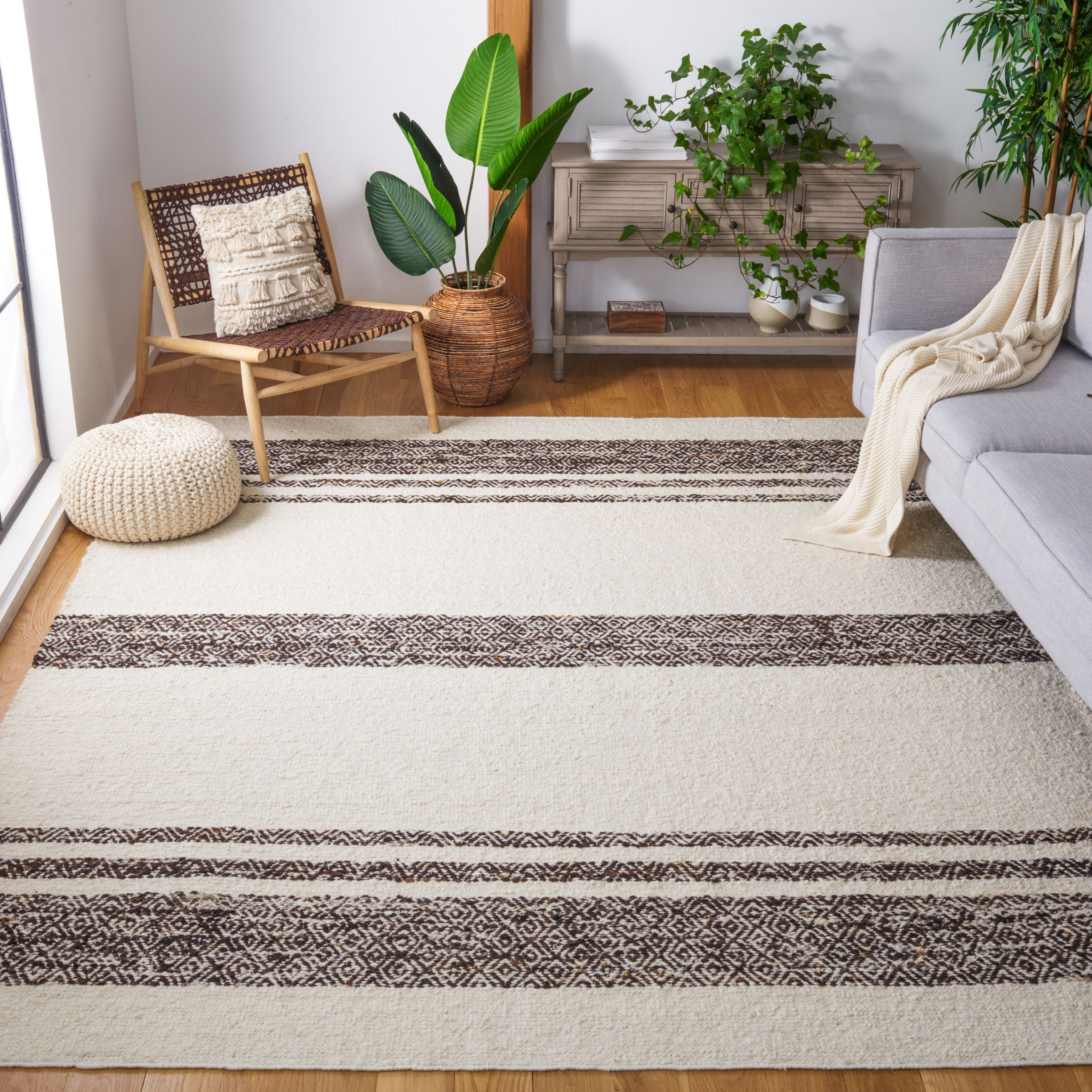 Natura Black and Ivory Handwoven Wool Cotton Area Rug