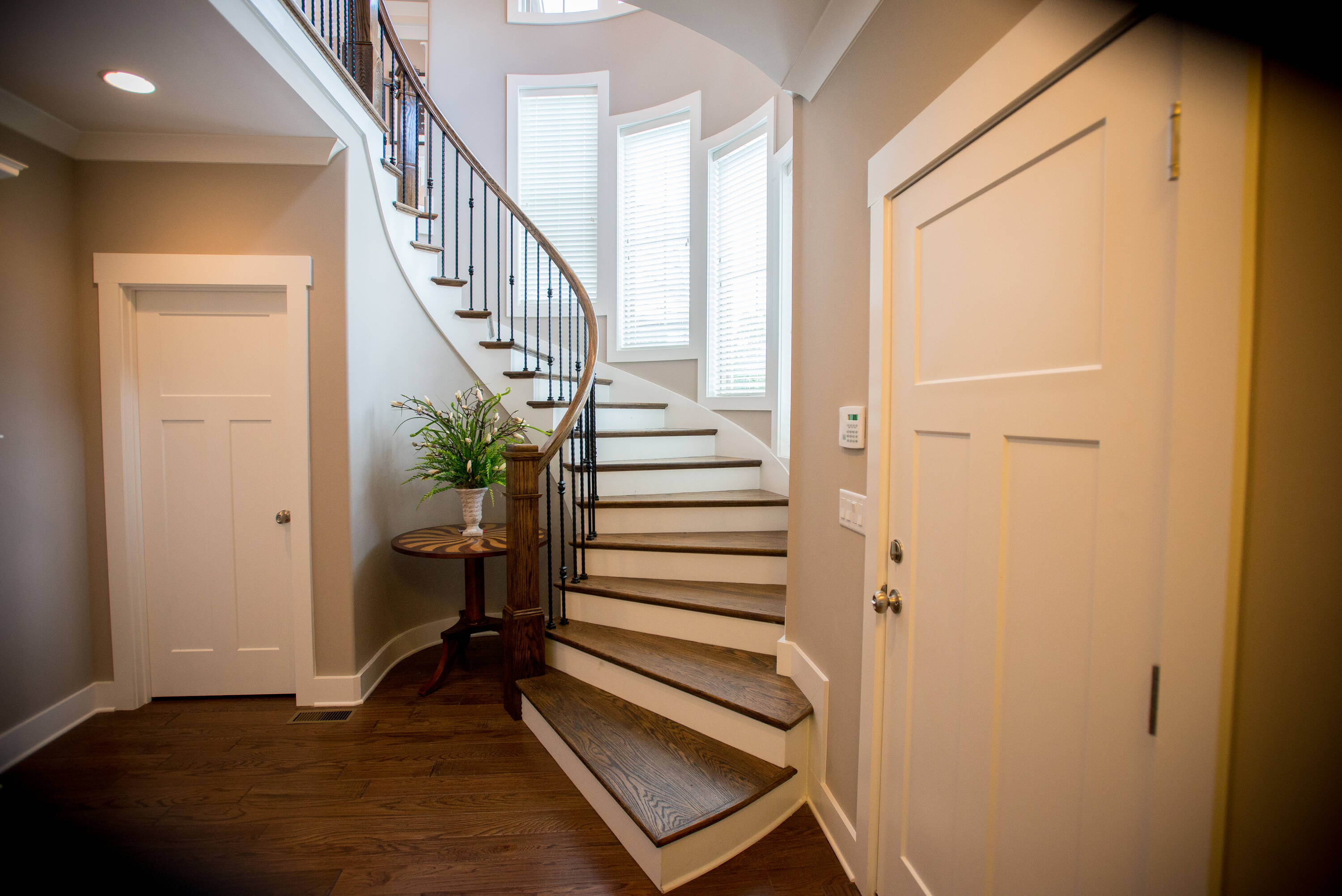 L.J. Smith Stair Systems LJ-4091-AL Interior-Stairpart-Newel-Posts - View #16