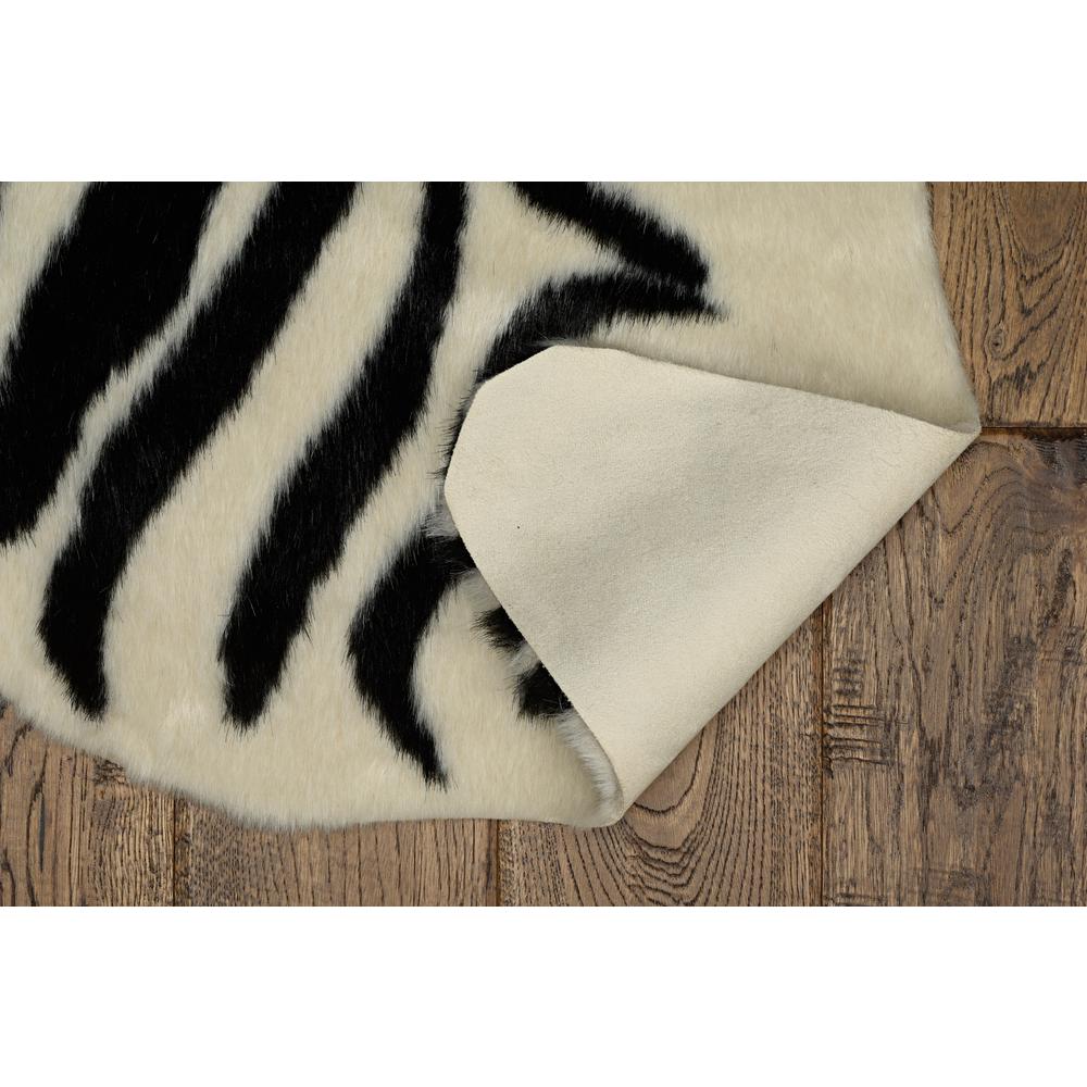 Linon RUGFCHMNBLKZEB rugs - View #4