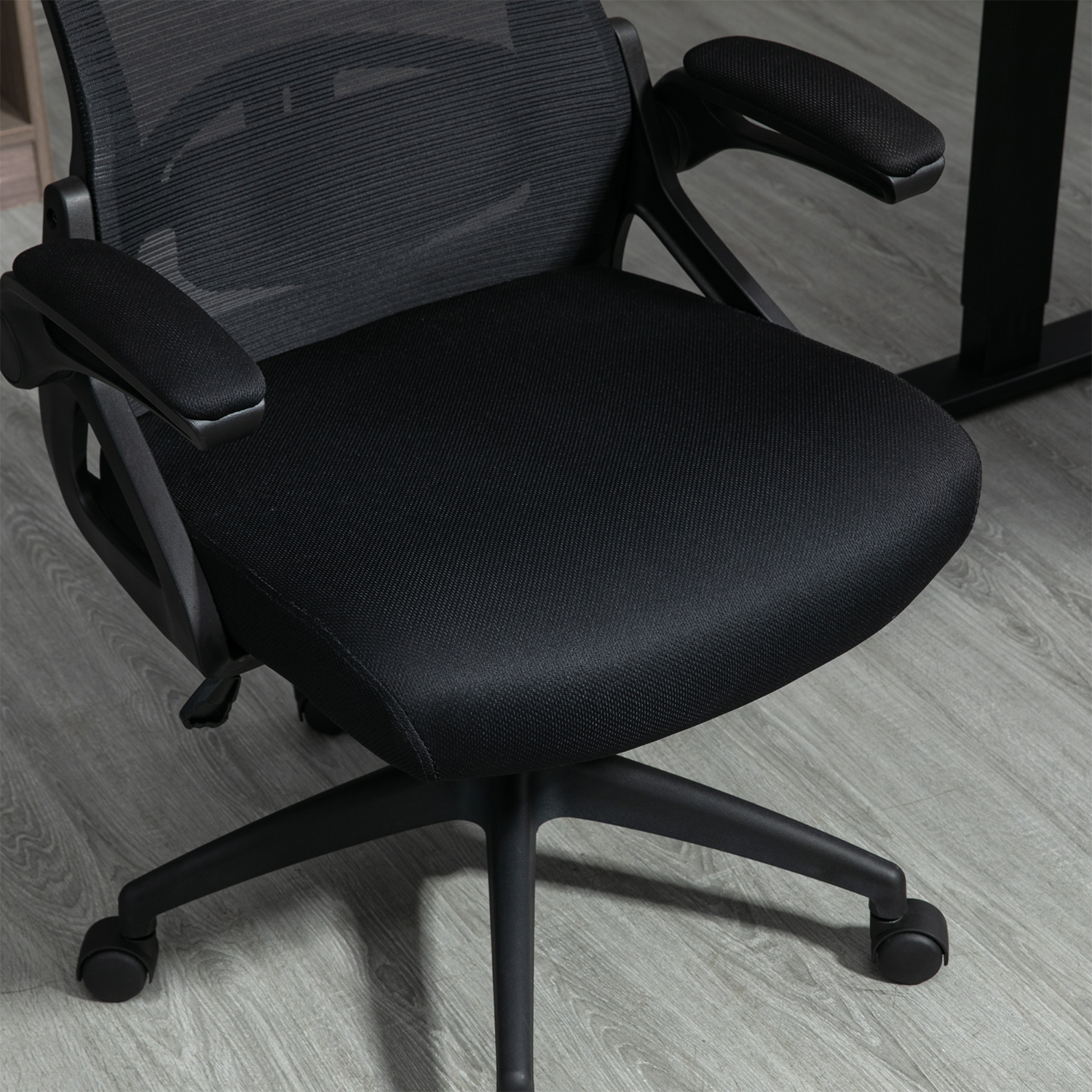 Black ergonomic desk discount chair