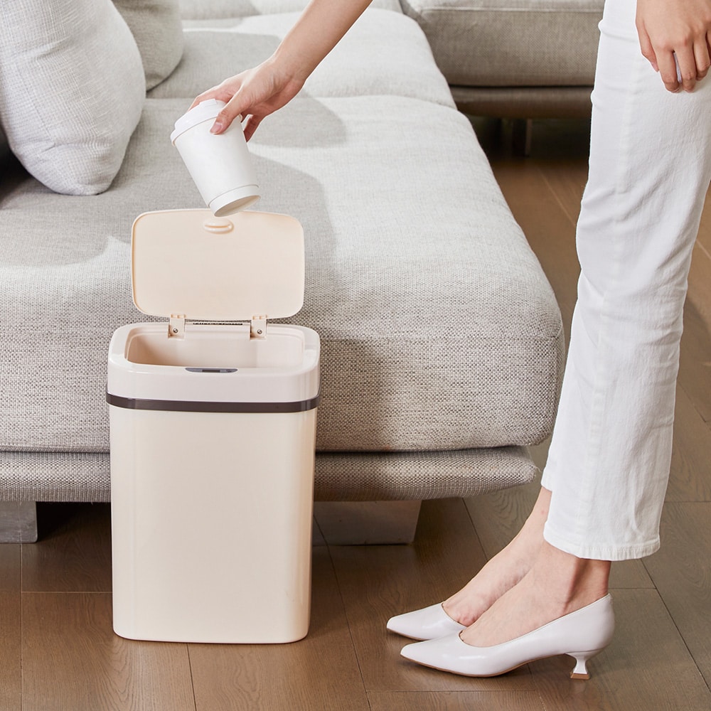 White Plastic Touchless Motion Sensor Trash Can, 3.2 Gallon
