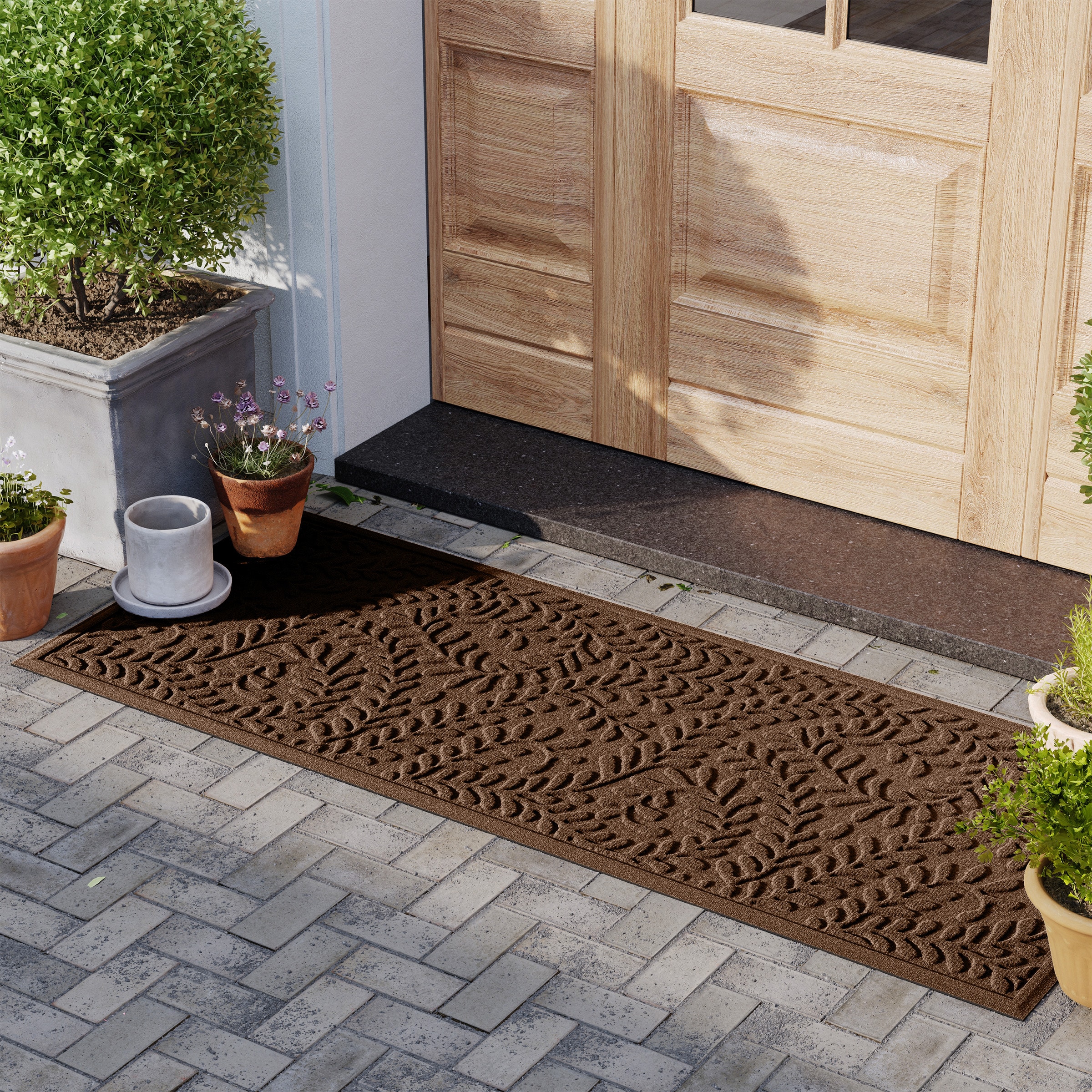WaterHog 20378522260 2-ft x 5-ft Dark Brown Polyester Rectangular Indoor or outdoor Decorative Door mat