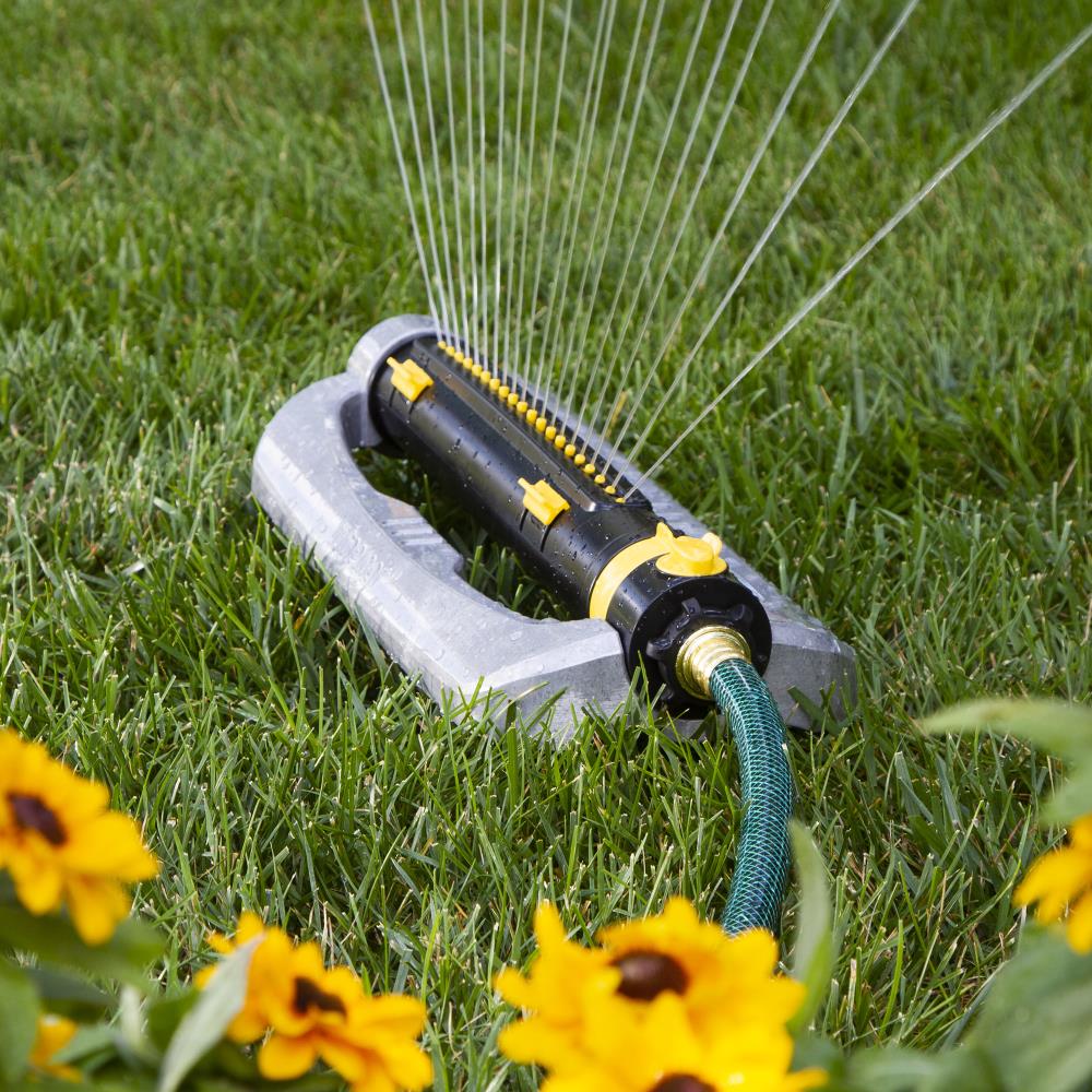 Melnor 4500-sq Ft Oscillating Sled Lawn Sprinkler In The Lawn 