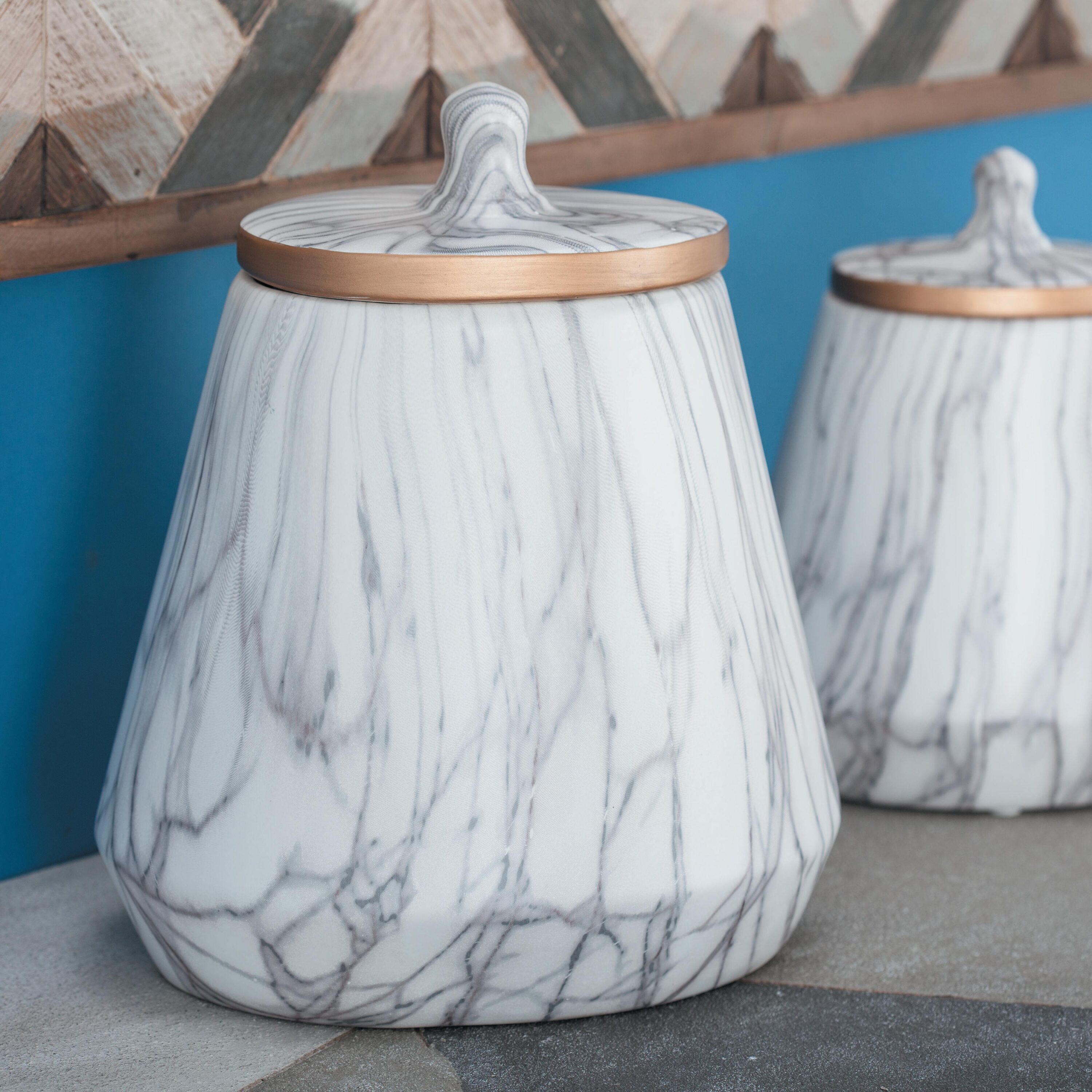 CosmoLiving by Cosmopolitan 59951 White Stone Modern Decorative jar