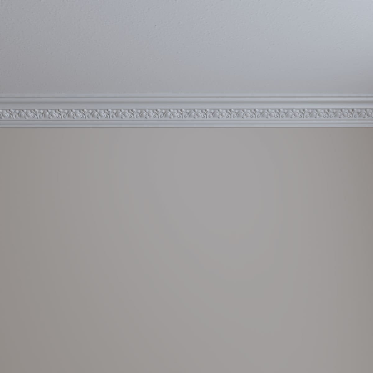 White Polyurethane Decorative Crown Moulding 94.5"