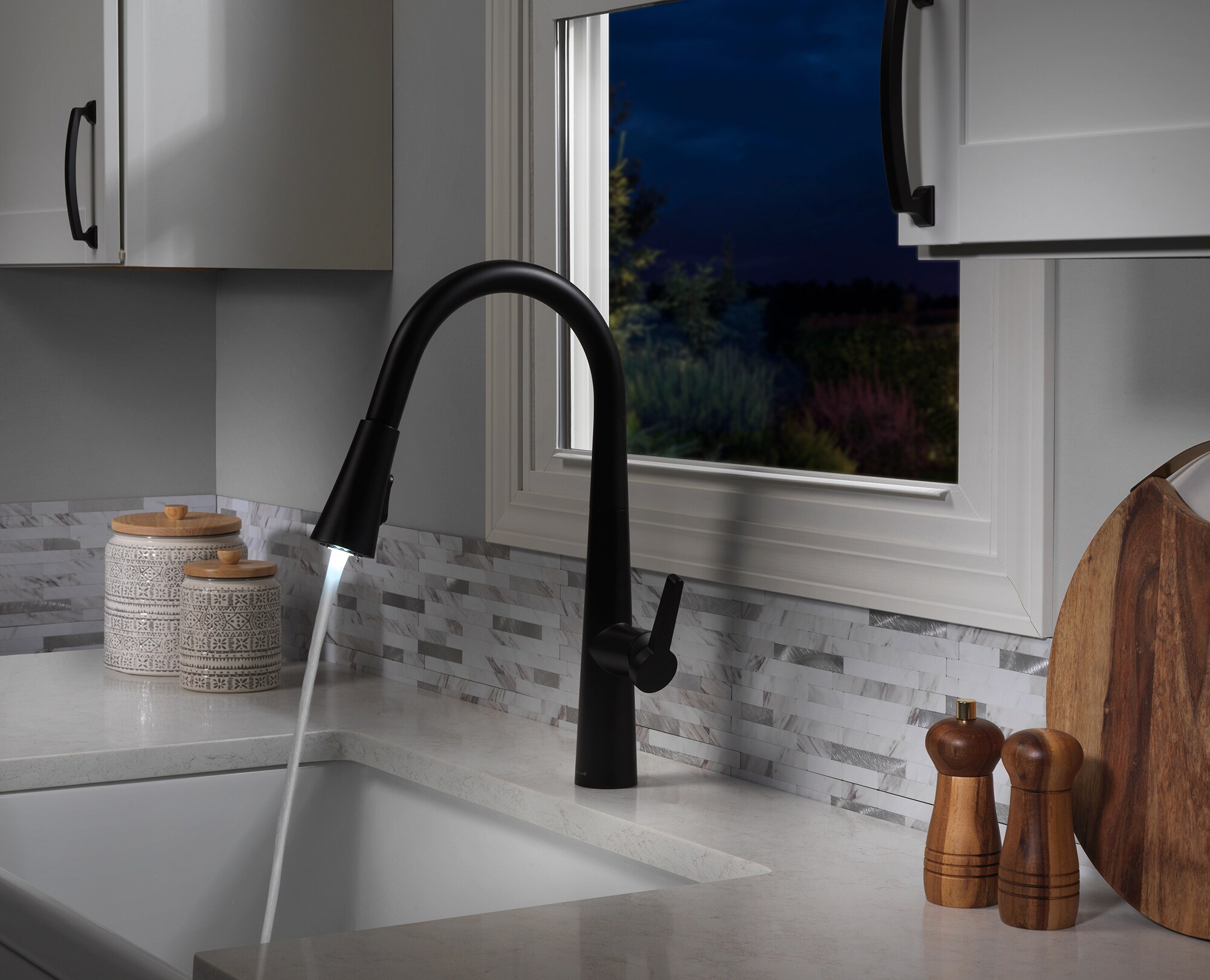 Matte Black Pull-Down Handle Kitchen Faucet with Deck Plate