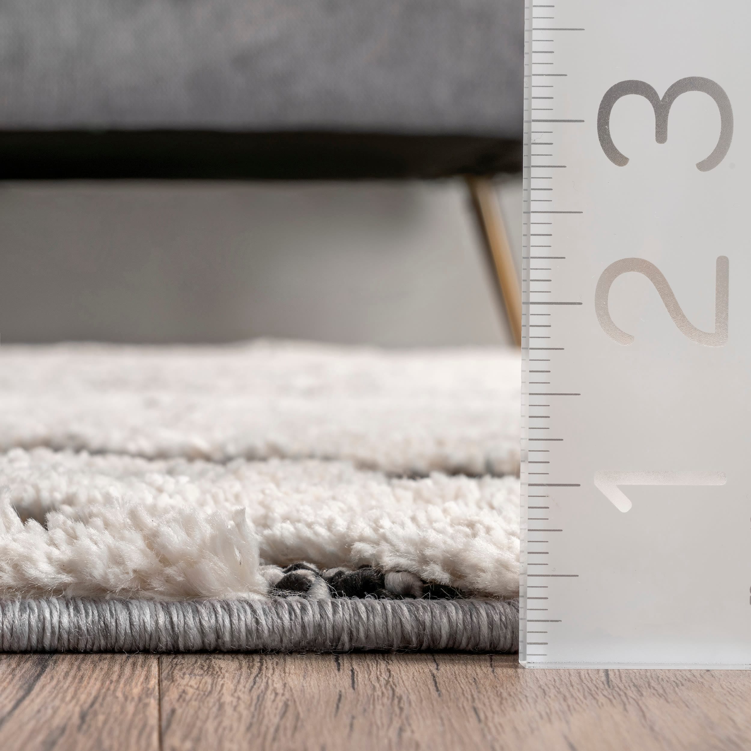 Contemporary Gray Geometric 4' x 6' Shag Area Rug