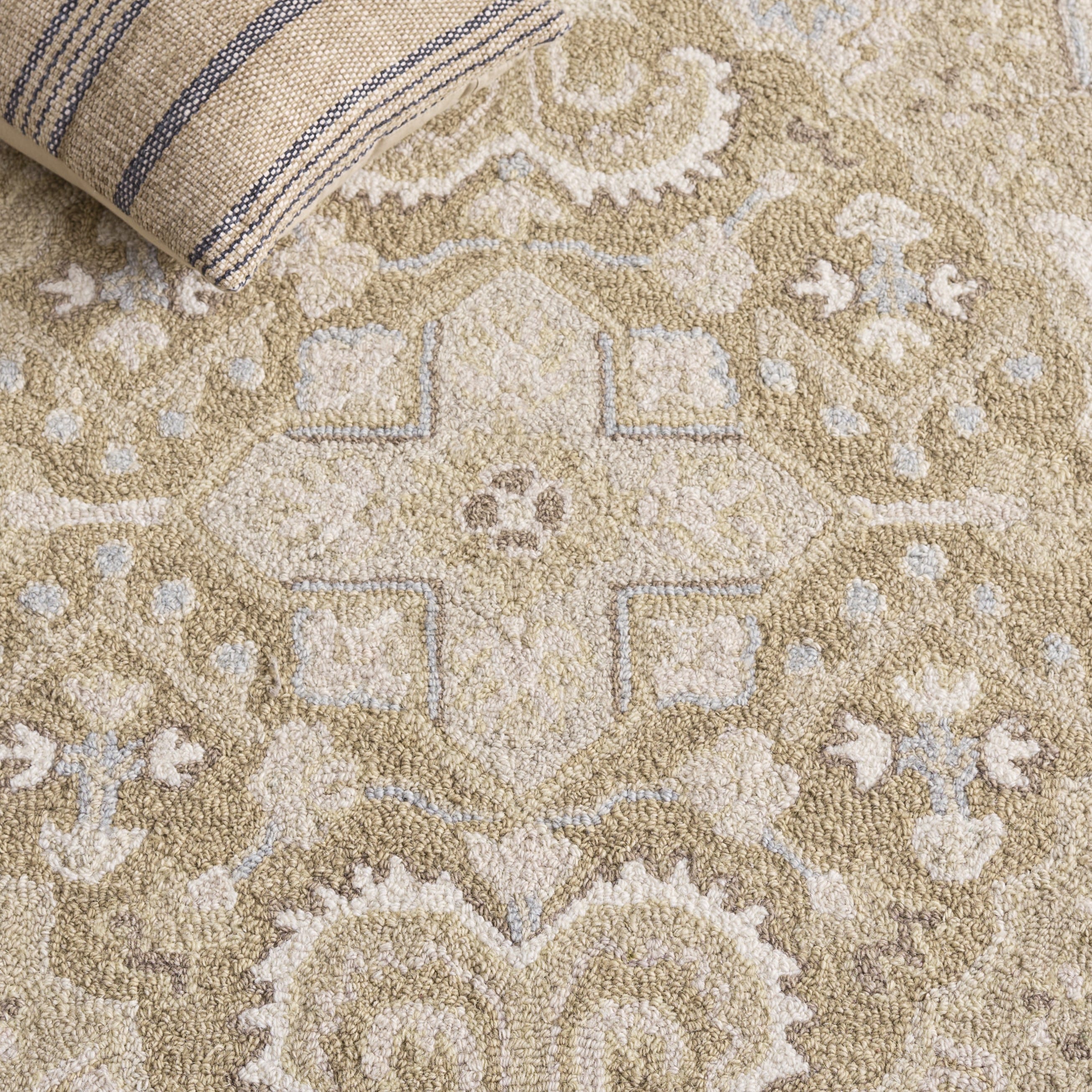 Safavieh MET761B-5 rugs - View #4