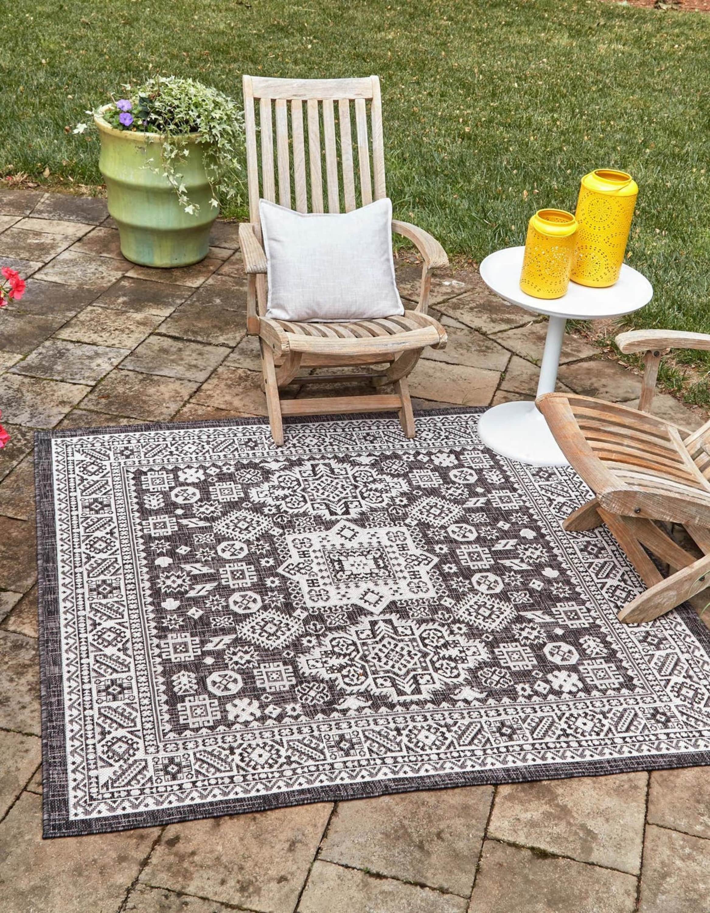Unique Loom 3162572 Outdoor Aztec 8 x 8 (ft) Loomed Polypropylene Charcoal Gray Square Indoor/Outdoor Border Area rug