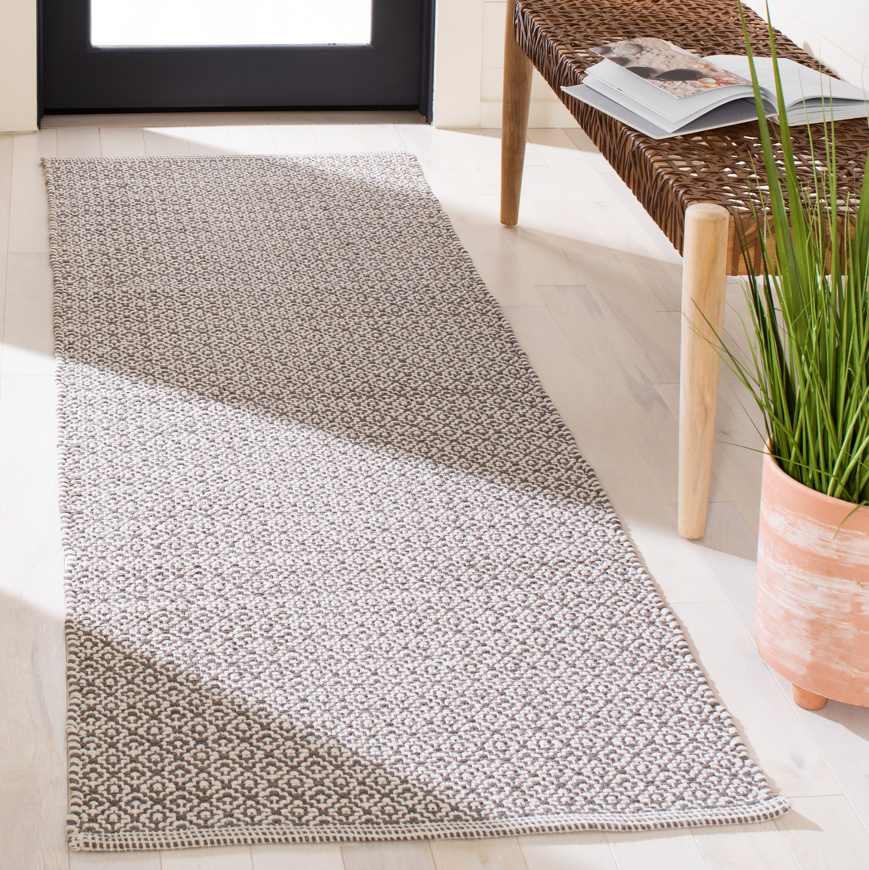 Safavieh MTK717A-27 Montauk Springmaid 2 x 7 (ft) Cotton Ivory/Gray Rectangular Indoor Coastal Runner rug
