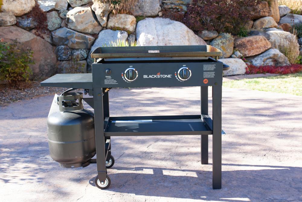 28 in. 2-Burner Liquid Propane Flat Top Grill with Hood by Blackstone at  Fleet Farm