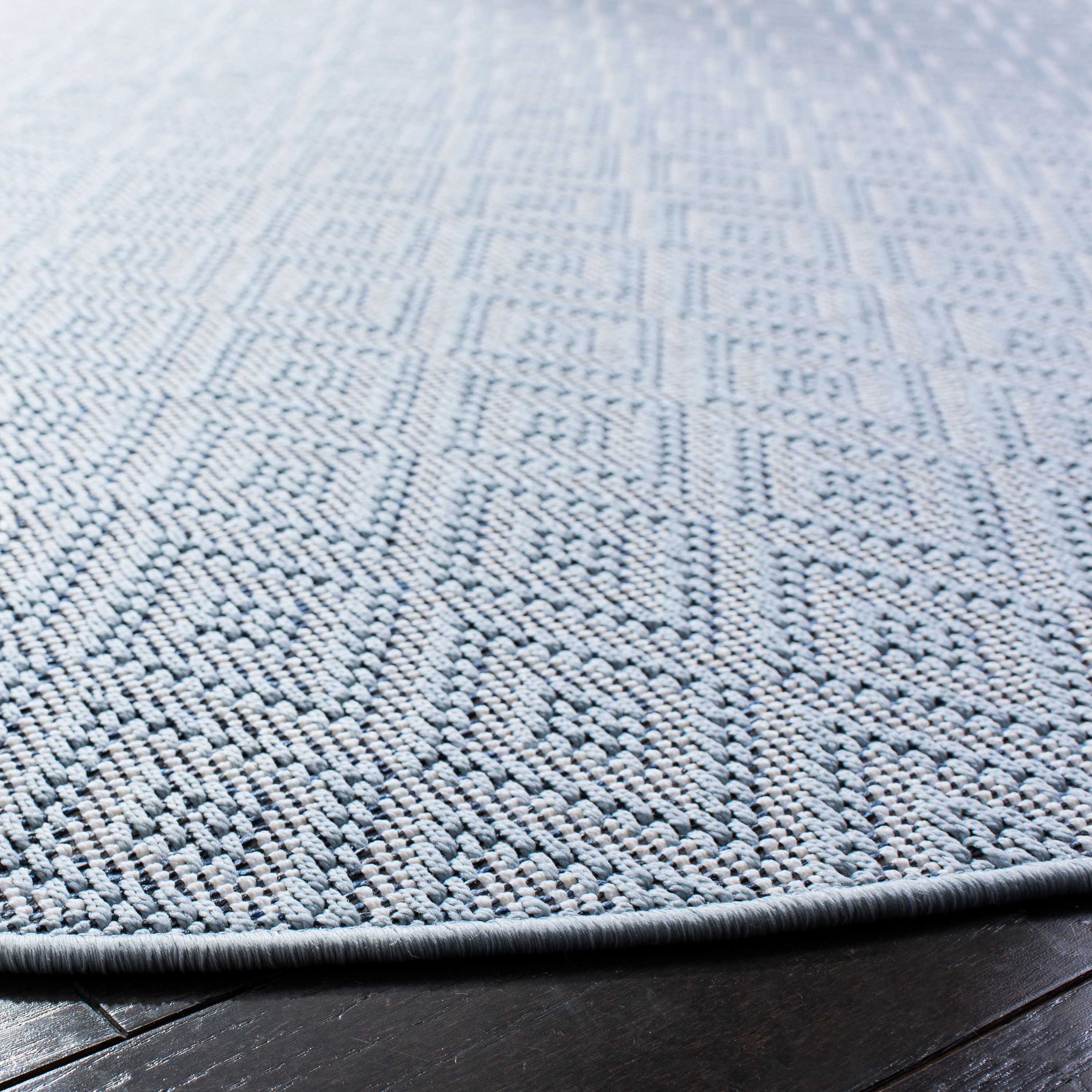 Light Blue Round Synthetic Indoor/Outdoor Area Rug 6'7"