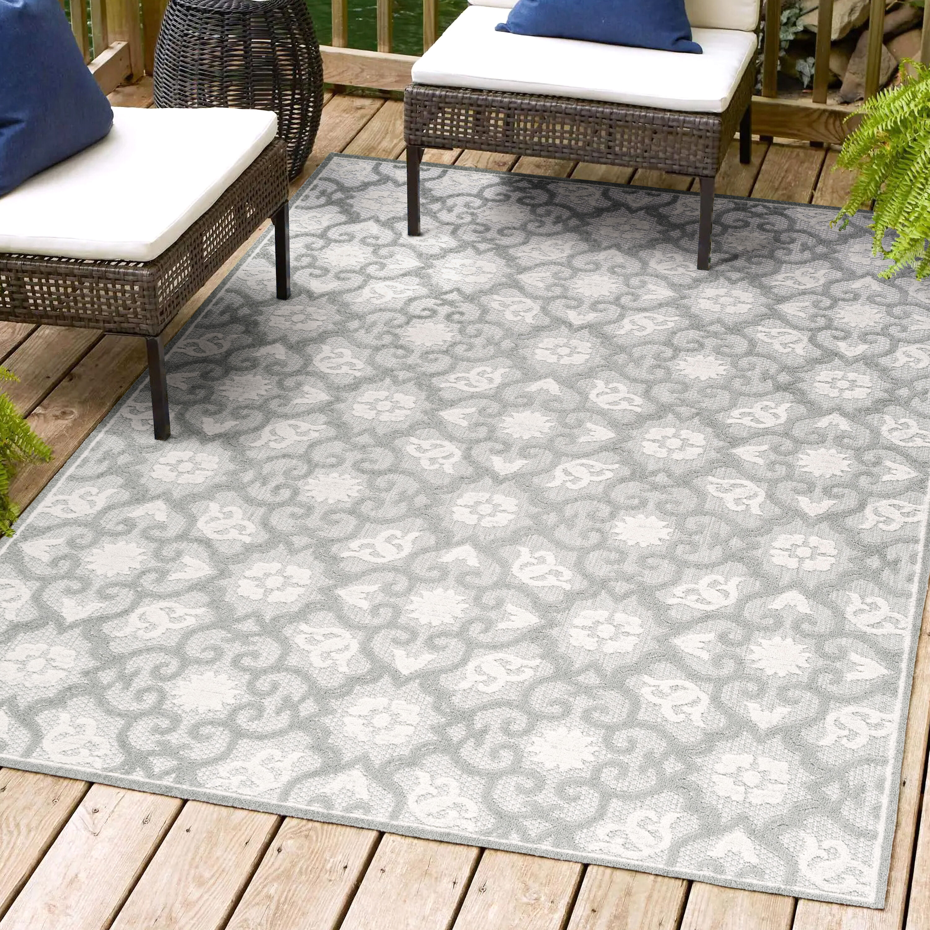 Mediterranean Trellis 4'x6' Light Gray/Ivory Synthetic Area Rug