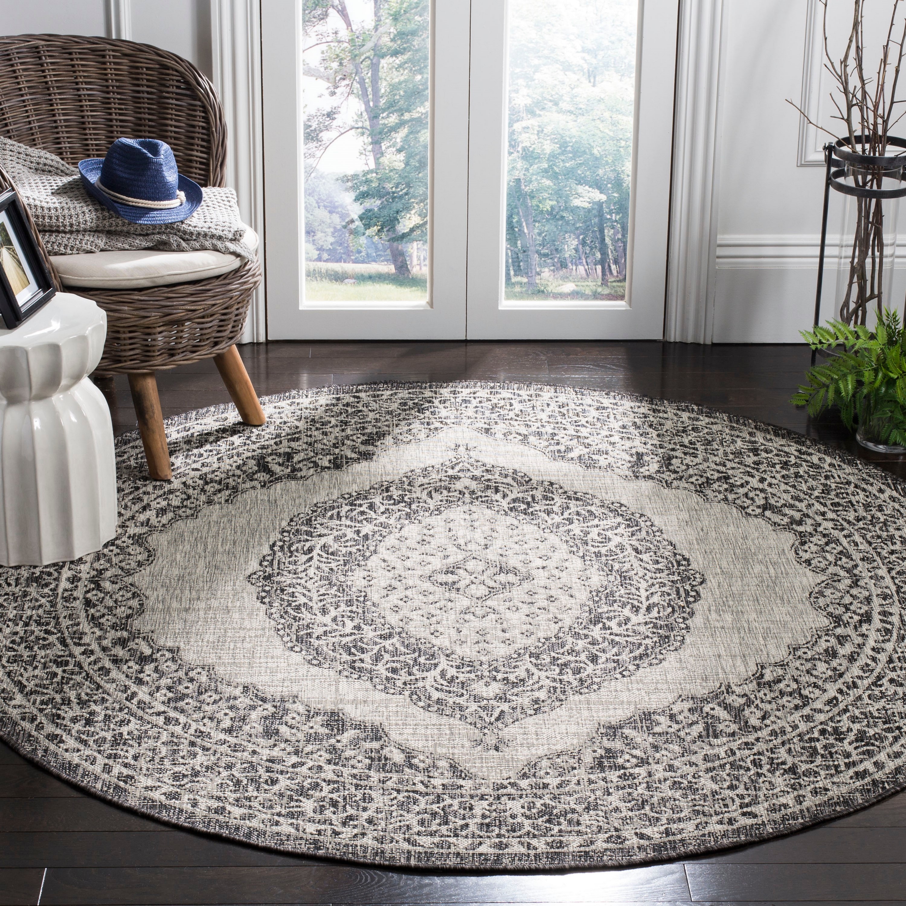 Safavieh CY8751-37612-7R Courtyard Napa 7 x 7 (ft) Loomed Polypropylene Light Gray/Black Round Indoor/Outdoor Floral/Botanical Coastal Area rug