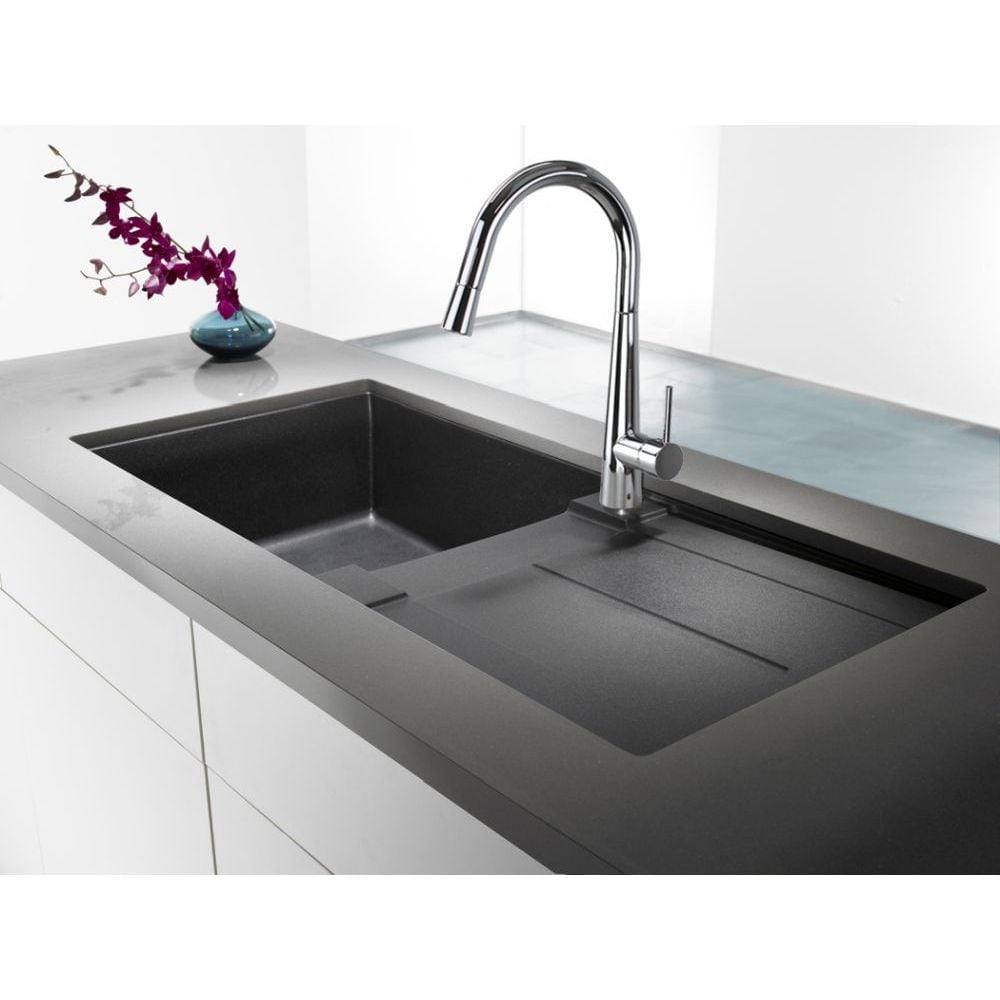 Polished Chrome Single Handle Pull-Out Spray Kitchen Faucet