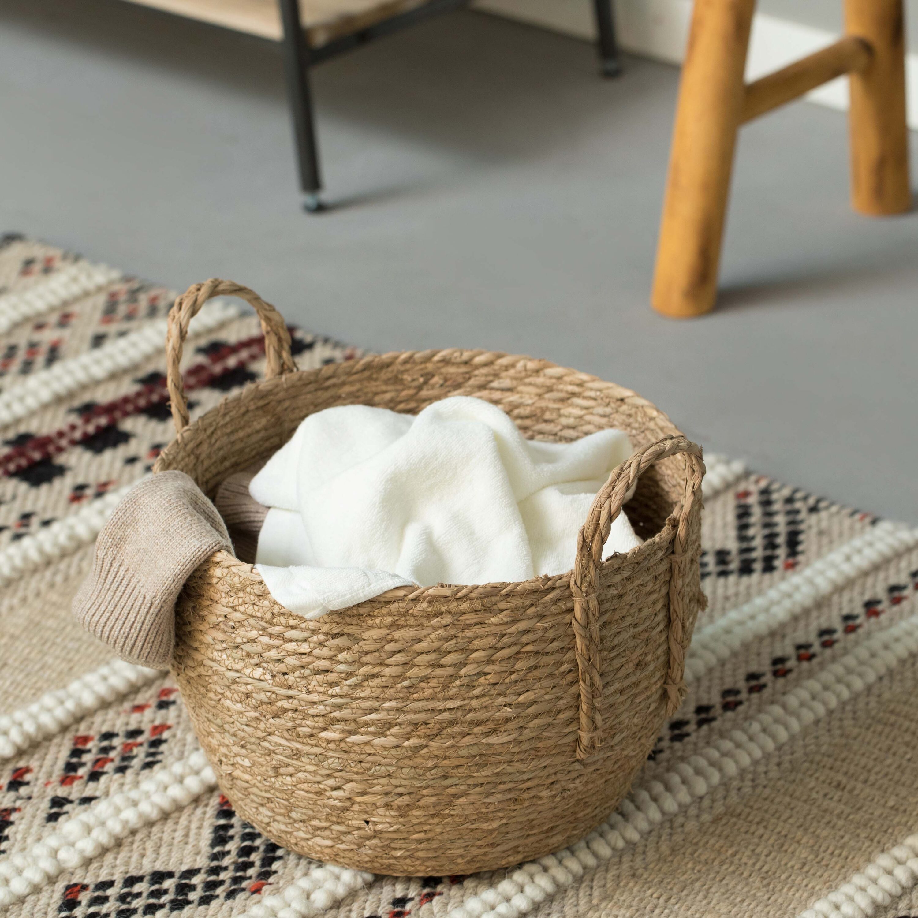 Vintiquewise Seagrass Shelf Basket Lined with White Lining