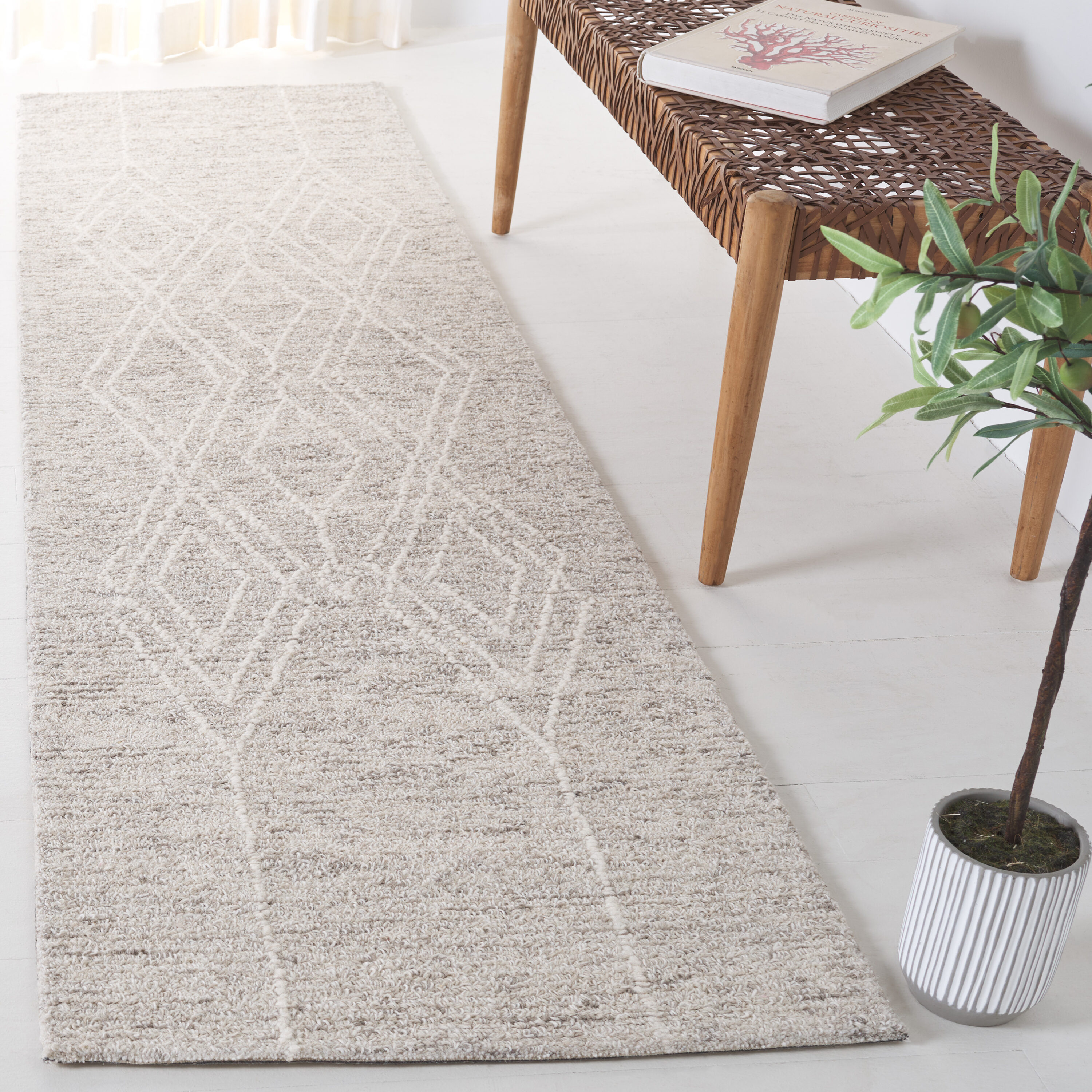  Ebony 357 Gray/Ivory Contemporary 2ft-3in x 9ft Runner Rug