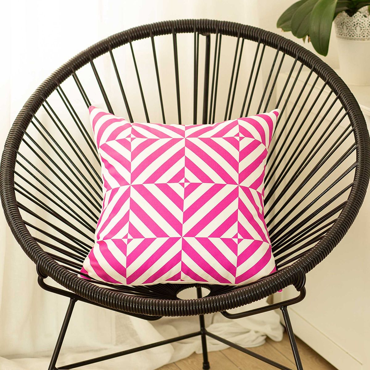 HomeRoots 355469 Josephine 18-in x 18-in Pink Indoor Decorative Cover