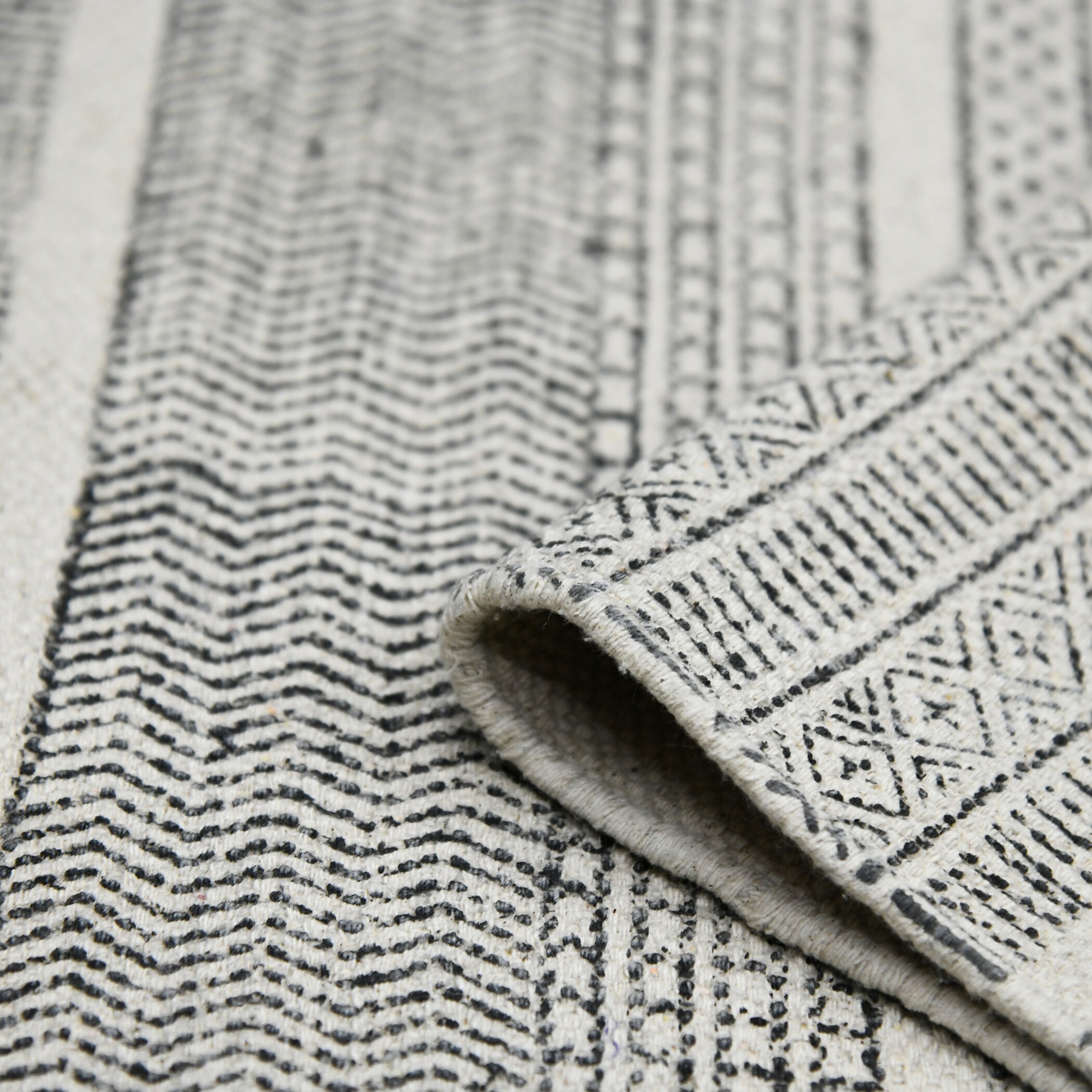 Handmade Charcoal Gray Geometric Cotton Area Rug 5' x 7'
